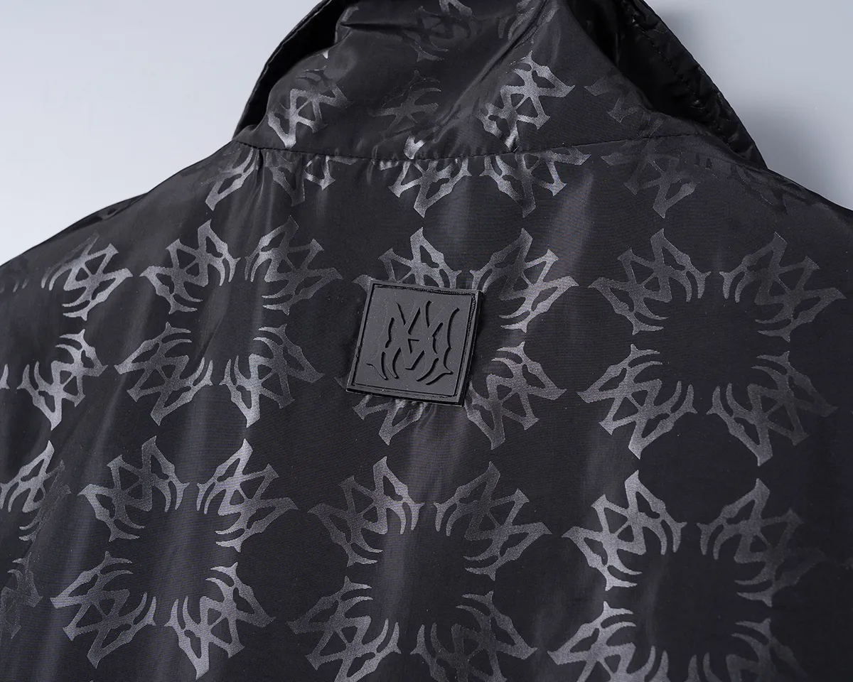 P360 🌸🌸🌸 Amiri's latest 25-year-old men's jacket. The color combination has a classic charm without losing youthful vitality. It reshapes a new design style and shows a bold and confident brand design concept.  Imported fabrics, sleeves and pockets are paired with exclusive brand designs, reflecting the minimalist pursuit of quality and design. Low-key luxury fully embodies the brand image and status! The brand LOGO icon design is simple and recognizable, with a delicate and comfortable touch, excellent details, exquisite and elegant everywhere, fashionable design, a capable and stylish upper body, and full of aura! The all-over pattern and simple aesthetics are brought to the extreme, and it is a jacket that can be mixed and matched. There is no doubt that it is a must-have product for men. It is extremely practical and the color is easy to match.  Color: Picture color. Sizes: M, L, xL, xxL, xxxL