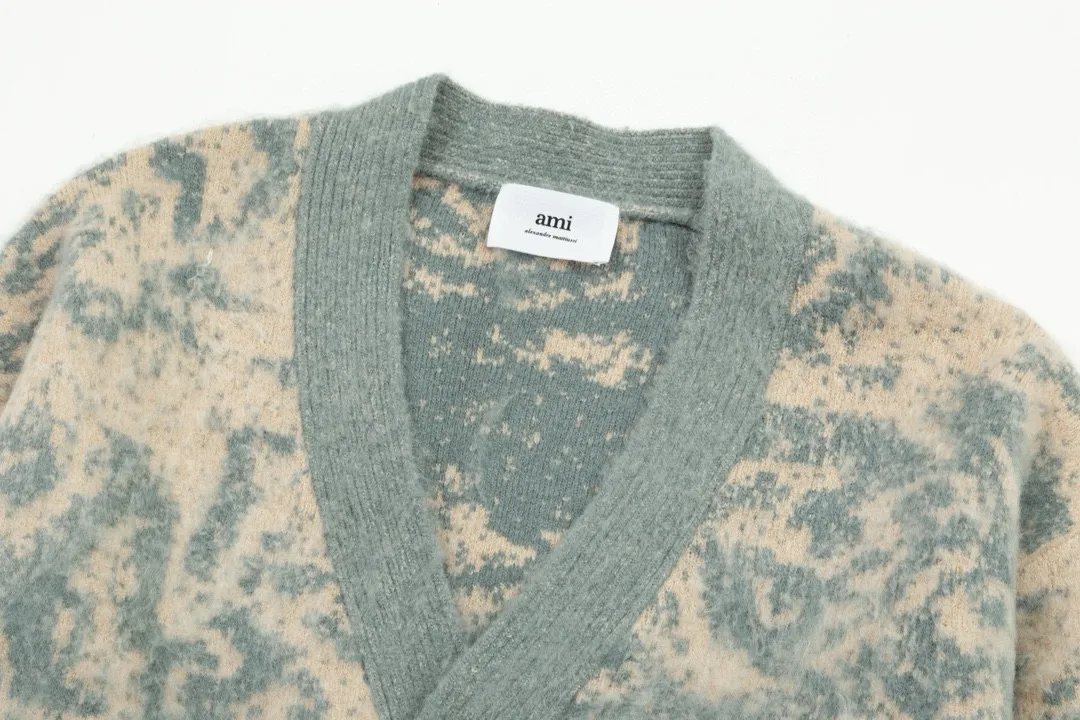 A8178# Ami Paris 2024 autumn and winter new designer floral jacquard knitted V-neck cardigan seahorse wool alpaca sweater for men and women, color: blue and white porcelain color, size S-XL
