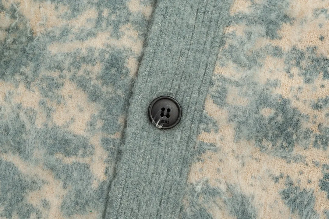 A8178# Ami Paris 2024 autumn and winter new designer floral jacquard knitted V-neck cardigan seahorse wool alpaca sweater for men and women, color: blue and white porcelain color, size S-XL