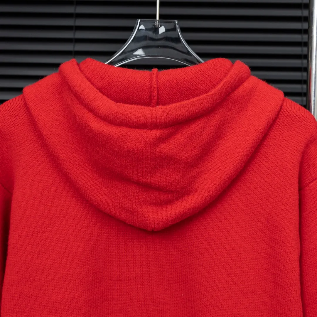 P360 Style: AMIRI Emile bone splicing hooded long-sleeved sweater Size: S-XXL Fabric: Wool blend Accessories: Full set of customized original accessories No gender distinction, same style for men and women