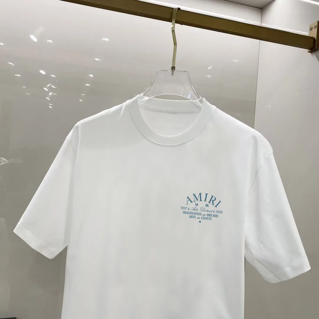 P150 AMIRI# 2025 spring and summer new style debut counter, the latest short-sleeved round neck T-shirt, high-end custom design, avant-garde and fashionable! The brand logo is designed with heavy craftsmanship. High-end customized 250g Xinjiang long-staple cotton fabric. Soft to the touch. Comfortable to wear. Exquisite stitching at the counter level. Fine workmanship. The upper body effect is incomparably handsome! A must-have item for a stylish man! Color: black. White! Size: S M L