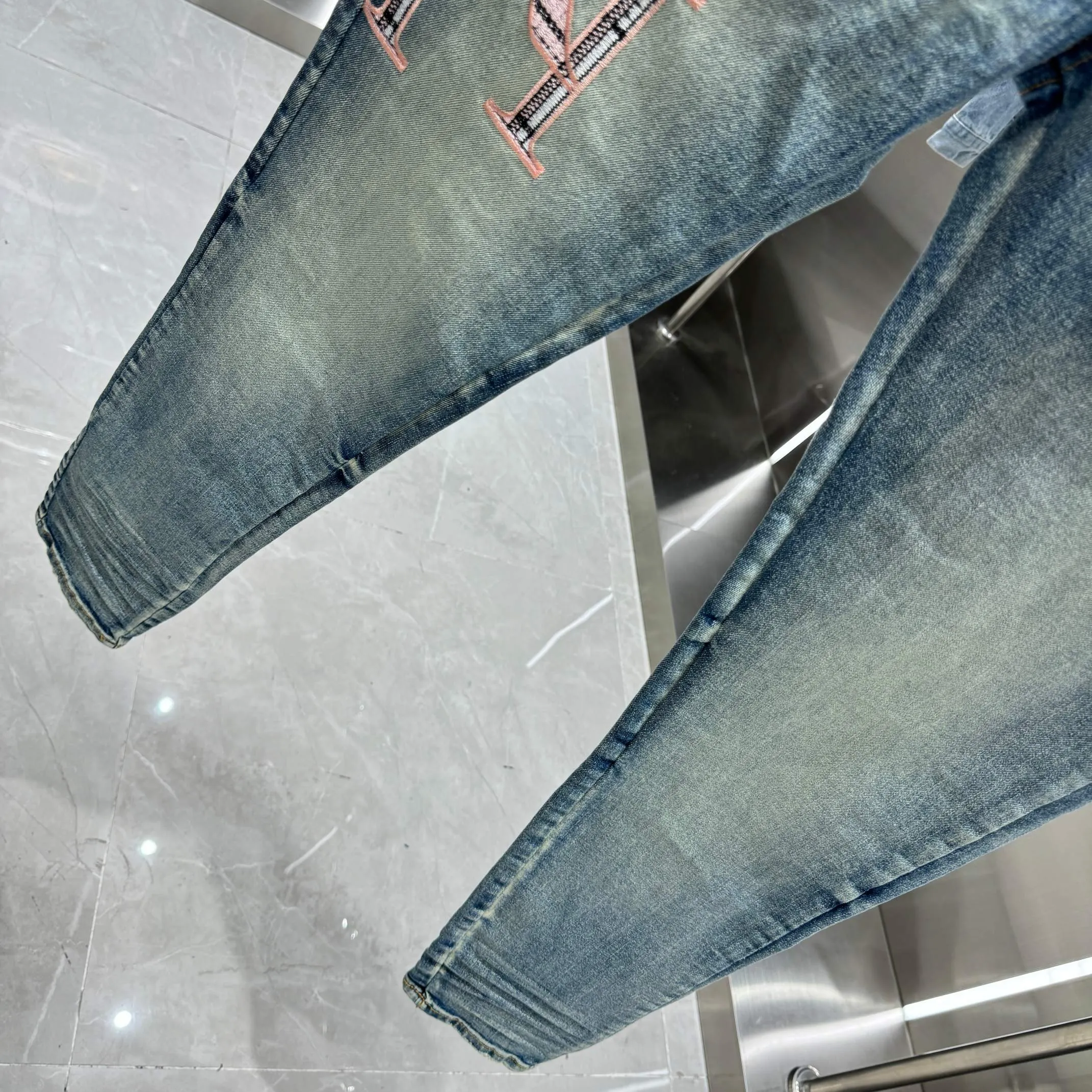 P290 Amiri letter embroidered street fashion slim fit stretch jeans Color Blue Size 30 32 34 36 38