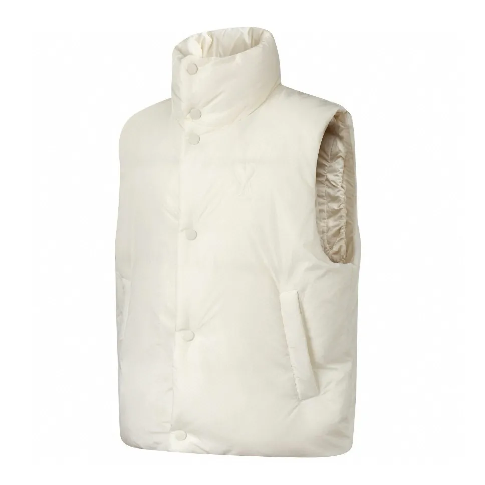 🅿️920 [Exclusive supply] Ami love padded embroidered down vest (white) The high-quality filling is made of 90 white duck down, weighing 160g, ensuring excellent thermal insulation performance. After strict screening and processing, the velvet is not easy to get drilled, ensuring durability. The fabric is made of taffeta fabric woven from 100% polyester fiber. It adopts warp and weft plain weave and is woven very tightly, making the surface of the fabric extremely smooth and flat, with a "skinny" and stiffness that is not easy to collapse. When rubbed or moved around, it will make a unique, crisp "rustling" sound. At the same time, it has a delicate plain texture and a soft, elegant silky luster. This kind of luster is not as dazzling as satin, but more restrained and advanced. The lining is made of 100% nylon. The high-density and tight weaving process prevents tiny lint from emerging from the gaps in the fabric. The smooth surface improves the putting on and taking off experience, and the excellent wear and tear resistance ensures damage caused by frequent use, while the light and soft texture does not affect the overall weight. The process involves tightly fixing the fabric and padding material to the frame of the embroidery machine. The embroidery machine uses sparse stitches along the padding layer's pattern to outline the filling area of ​​the pattern, and then runs the overlay layer's pattern, using dense stitches to perfectly cover the foam padding layer, thus forming a slightly raised love embroidery that feels soft and full, enhancing recognition while maintaining a low profile. Size:XS-S-M-L