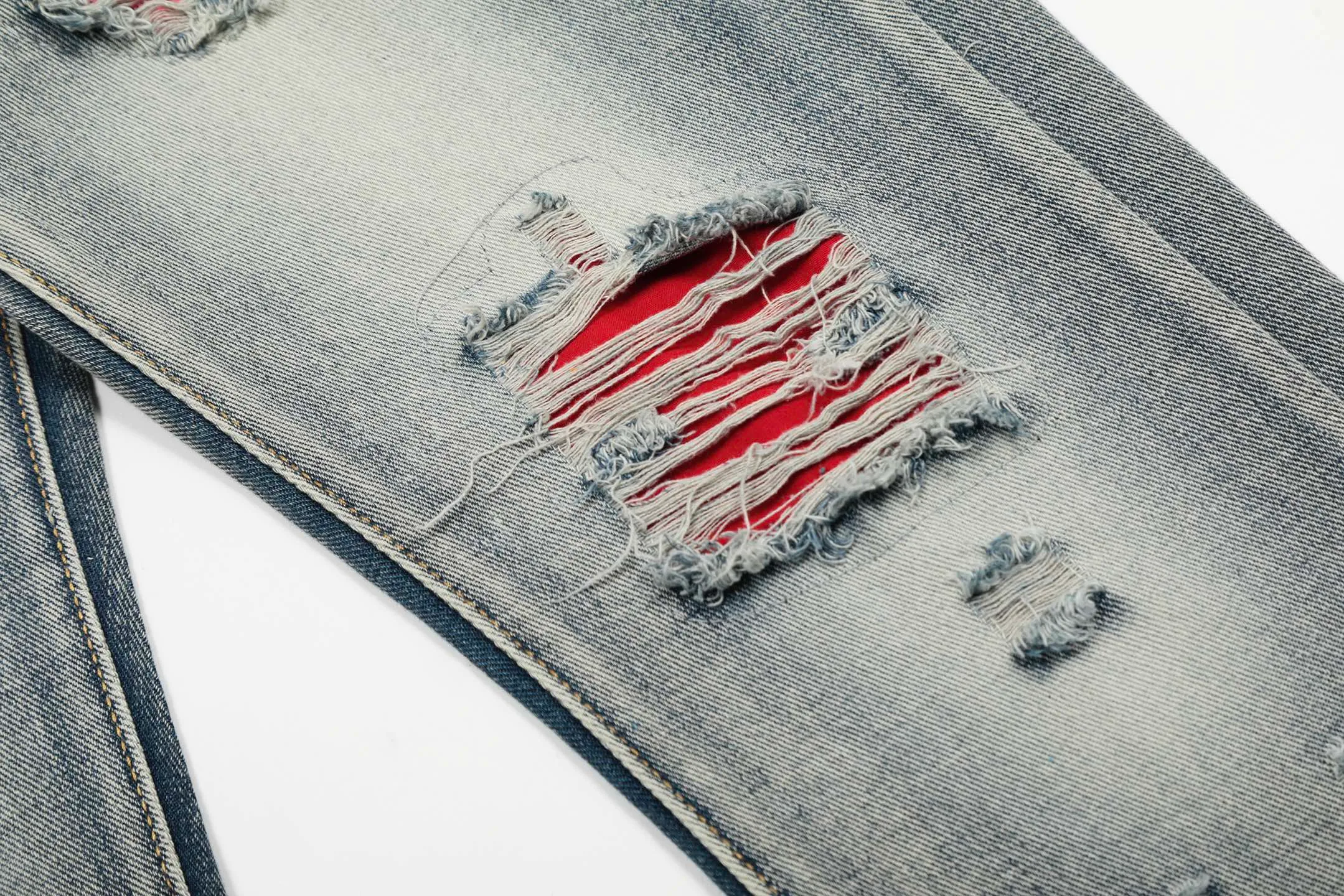 #M28 P168💰 Amiri classic embroidered patched leather ripped letter skinny jeans. Slim skinny jeans. Produced by a major washed factory. Full of high-end. Partial damage to the knees and patchwork design. Already used as a facade design. Leather waist nameplate. The focus of this style is not on the washing, but on the shape and version of the damage. The secret lies in the craftsmanship of the master. The cost of post-processing, grinding, cutting, etc. is far beyond the cost of assembly line products. Color: Picture color Size: 30-32-34-36