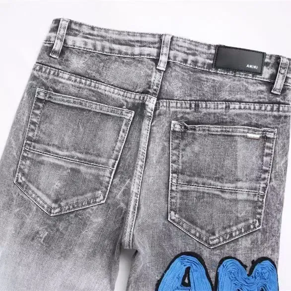 P196 Top replica AMIRI denim shorts AMIRI high street basic ripped tight stretch jeans trousers Amiriamiri is transliterated as Emil, which is the name of the founder. Mike Amiri, the founder of amiri, grew up in Los Angeles, USA. He was influenced by the local street culture Rock since he was a child, so he founded the amiri brand named after himself. A variety of trendy clothing meets the needs of different fashion players. Amiri clothing has novel and unique styles and is a well-known street brand in the United States. Many of its styles and styles are loved by many street photographers. Various clothing styles meet the needs of different people, show their unique temperament, and show the trend of dressing. amiri's jeans are relatively famous. Not only do they have many styles, but the quality of the jeans is also very good. Many celebrities have also worn amiri brand jeans. Fashionability.  Color; picture color Size: m l xl xxl
