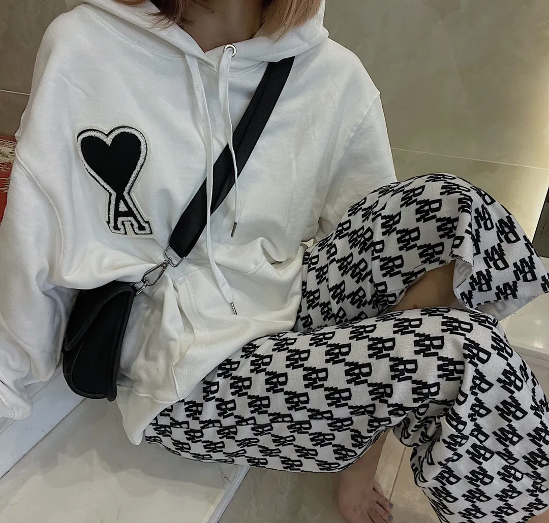 CY610#ami Alexandre Mattiussi21SS embroidered red heart solid color big heart hooded peach heart sweatshirt, same style for men and women, 10S thickened cotton sweatshirt 380G terry fabric, color: black, white, gray, red, green, pink. Size: S-XL