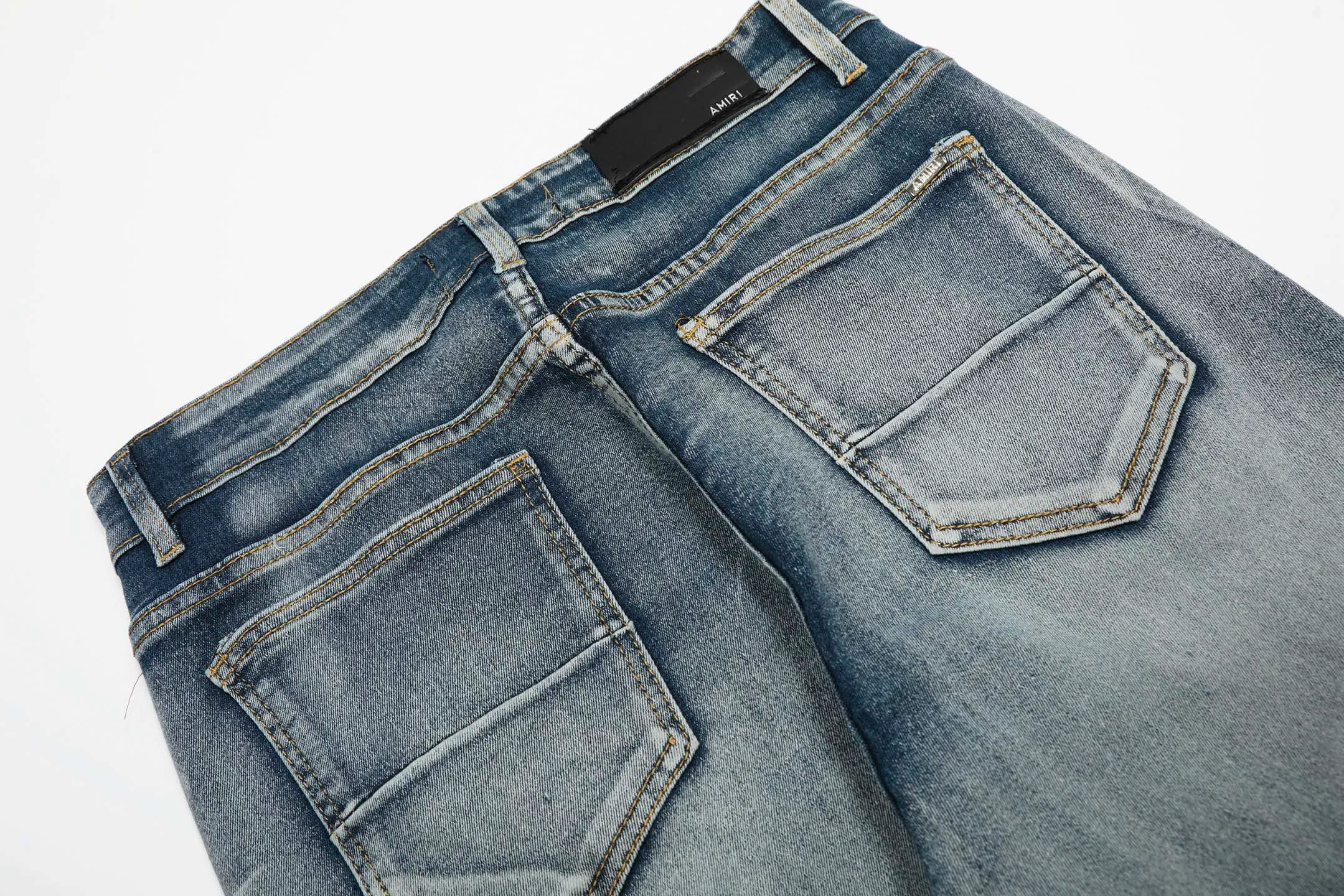 #M58 P168💰 AMIRI patch embroidery jeans trousers AMIRI high street basic ripped tight elastic jeans trousers amiri brand jeans break the production process and cutting of the original jeans, the fabrics are softer and more comfortable Hand-sewn collar label Customized logo buttons Genuine leather tag Color: Picture color Size: 30-32-34-36