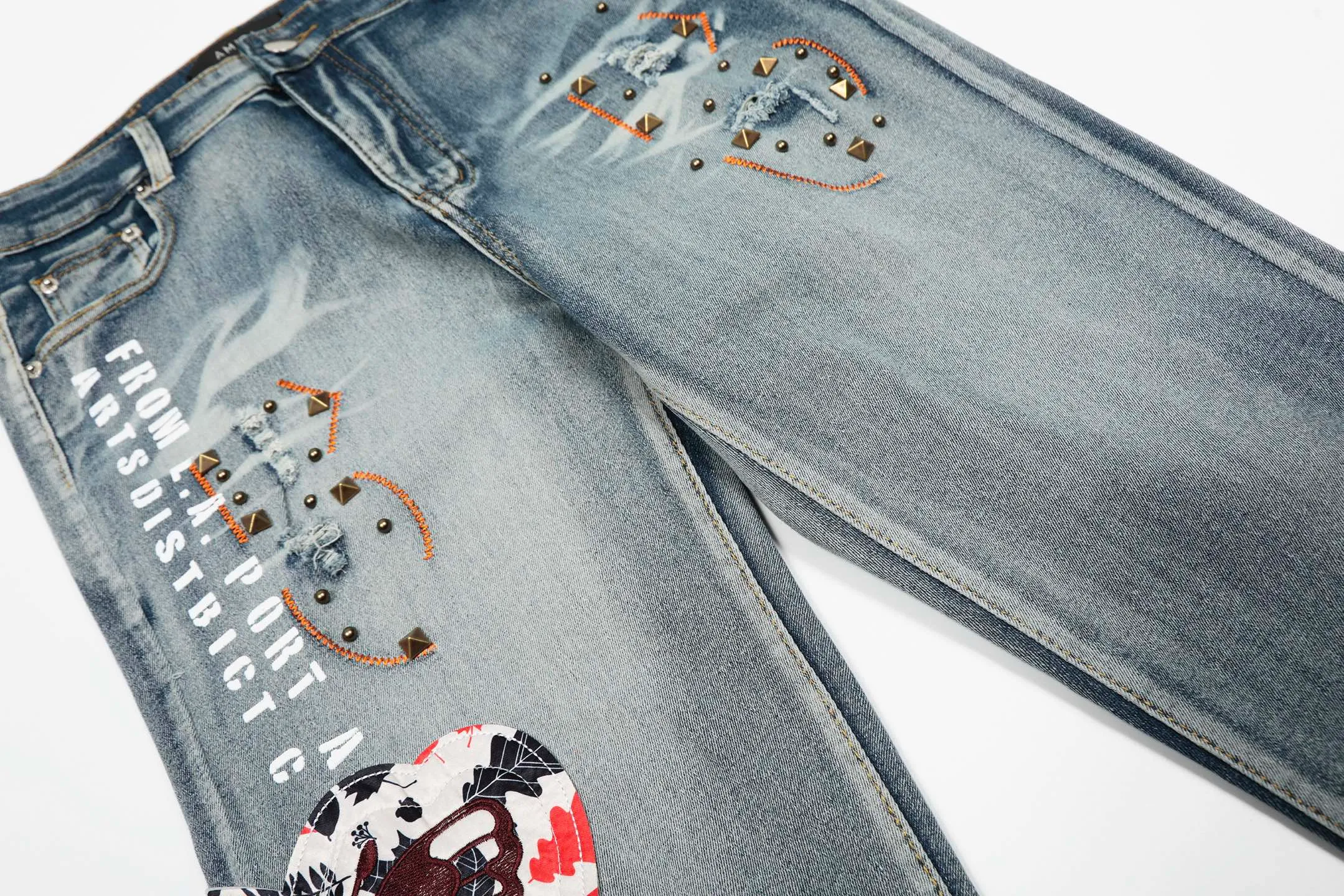 #M58 P168💰 AMIRI patch embroidery jeans trousers AMIRI high street basic ripped tight elastic jeans trousers amiri brand jeans break the production process and cutting of the original jeans, the fabrics are softer and more comfortable Hand-sewn collar label Customized logo buttons Genuine leather tag Color: Picture color Size: 30-32-34-36