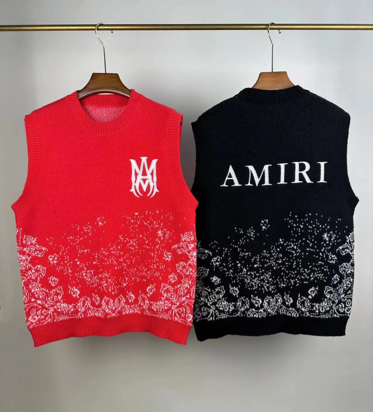 P210 🎉AMIRI vest sweater Amiri exclusive logo embroidered on the front, letter logo embroidered on the back Color: Red Black Size: S M L XL XXL