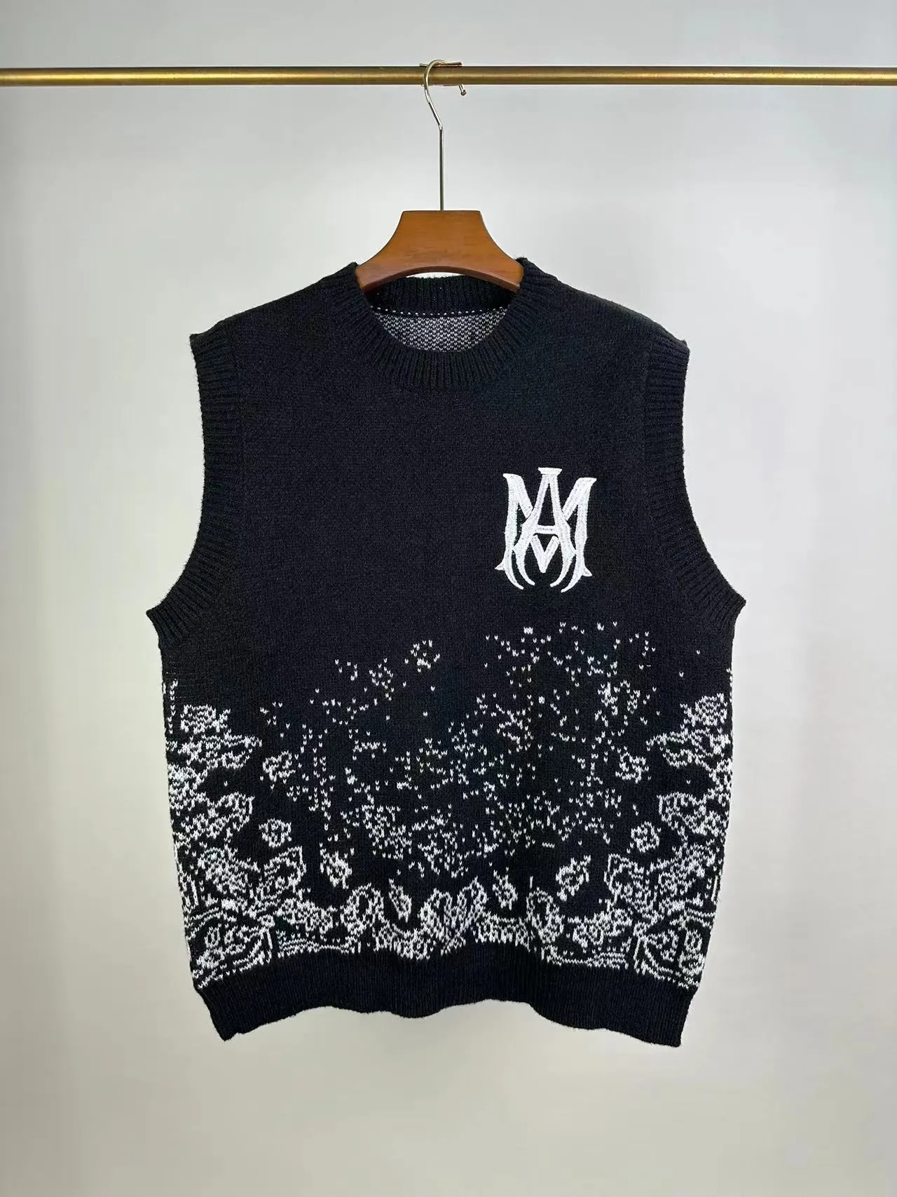 P210 🎉AMIRI vest sweater Amiri exclusive logo embroidered on the front, letter logo embroidered on the back Color: Red Black Size: S M L XL XXL