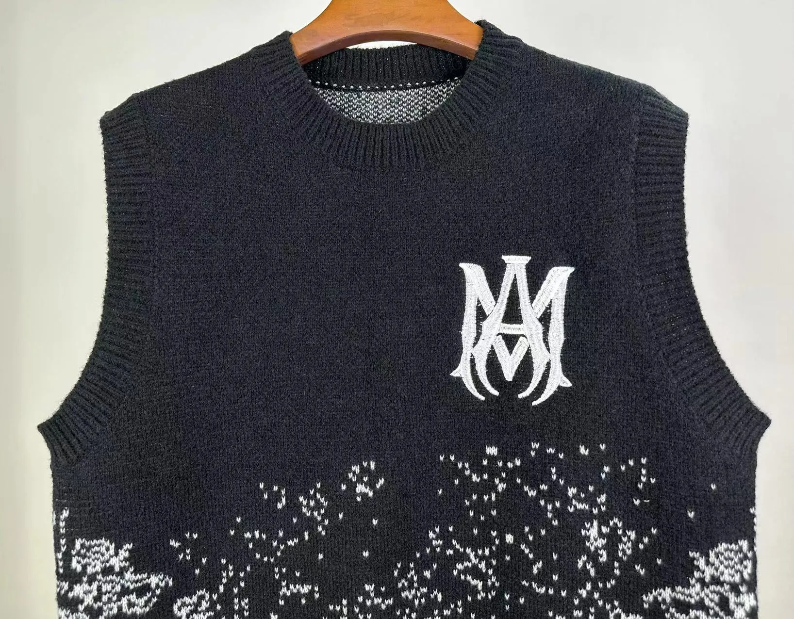P210 🎉AMIRI vest sweater Amiri exclusive logo embroidered on the front, letter logo embroidered on the back Color: Red Black Size: S M L XL XXL