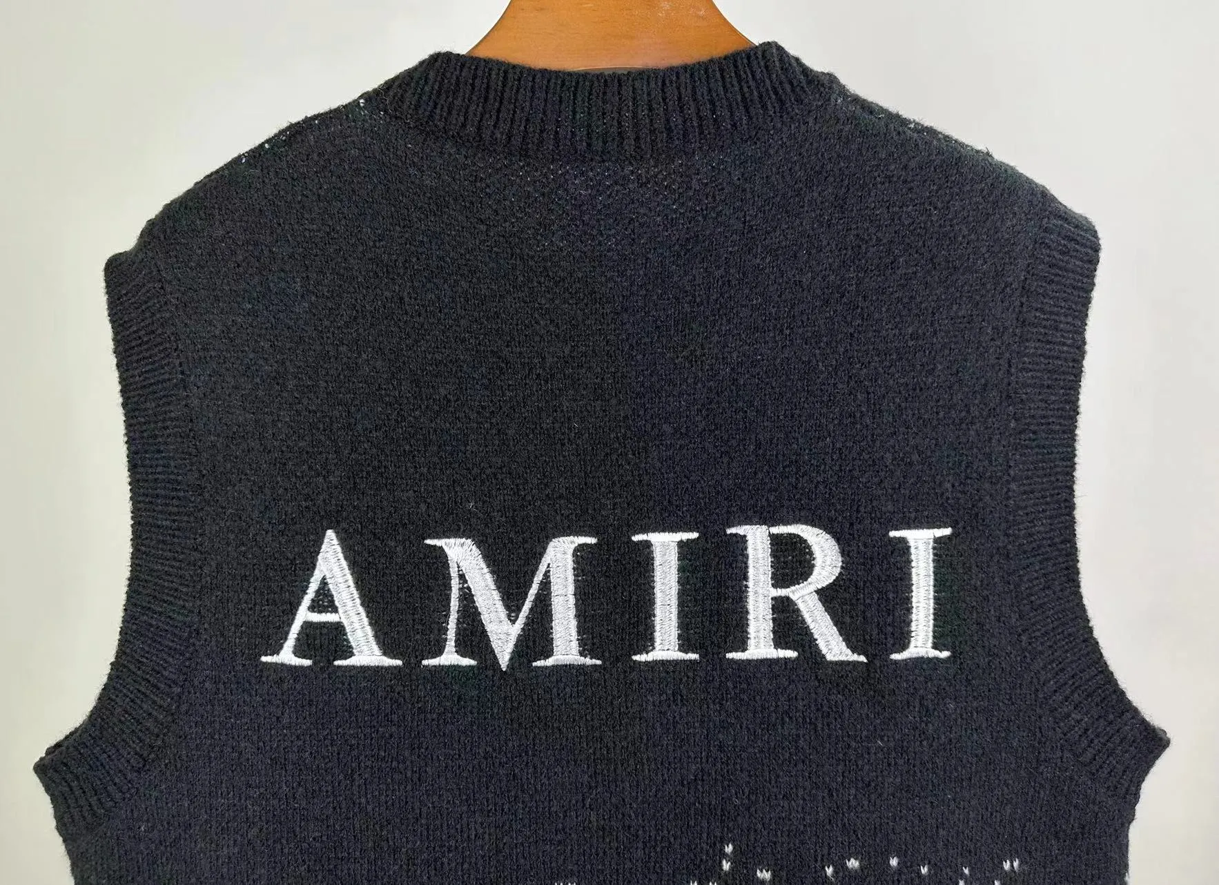 P210 🎉AMIRI vest sweater Amiri exclusive logo embroidered on the front, letter logo embroidered on the back Color: Red Black Size: S M L XL XXL