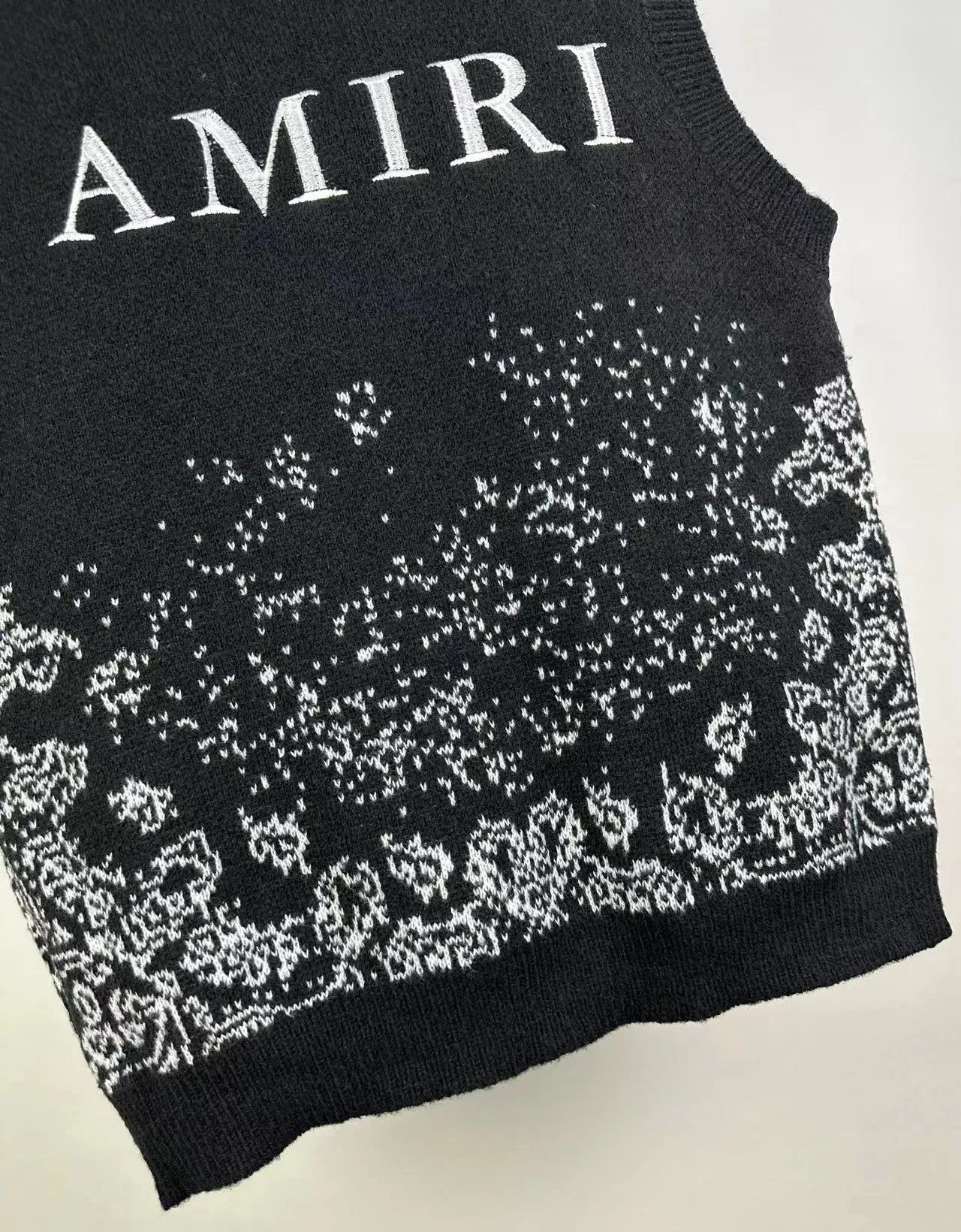 P210 🎉AMIRI vest sweater Amiri exclusive logo embroidered on the front, letter logo embroidered on the back Color: Red Black Size: S M L XL XXL