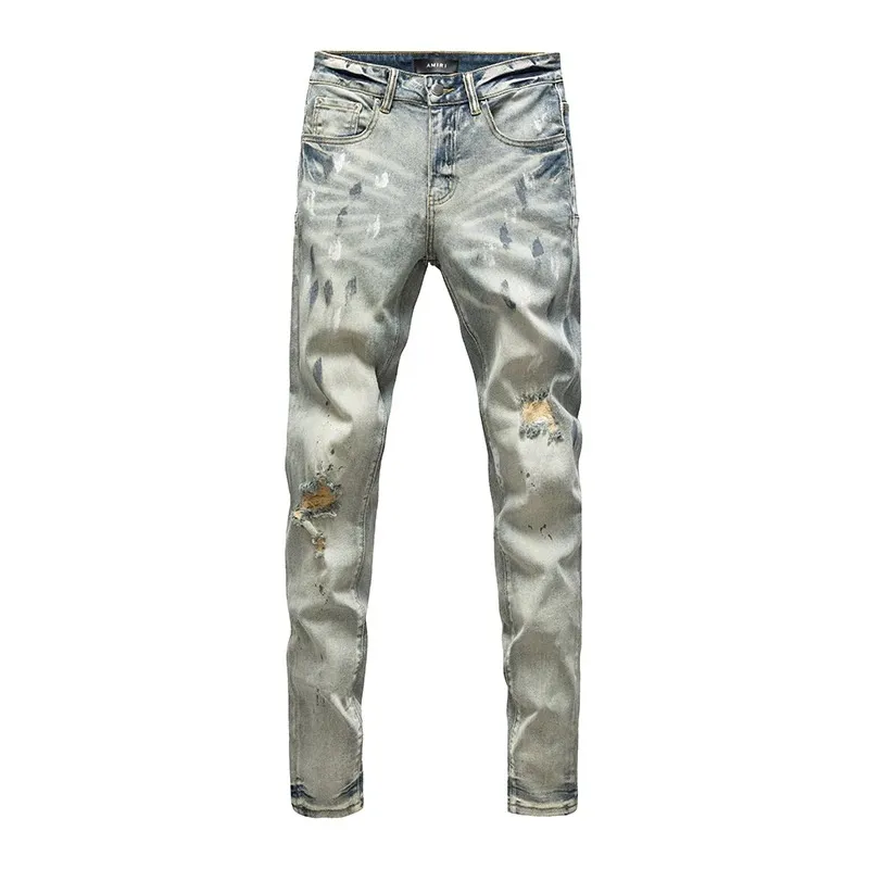 #N22 P246💰 (Top version) AMIRI hot high street jeans slim fit stretch washed knife cut trousers for men AMIRI amiri is transliterated as Emil, which is the name of the founder. Mike Amiri, the founder of amiri, grew up in Los Angeles, USA. He was influenced by local street culture and Punk Rock since childhood, so he founded the amiri brand named after himself. A variety of trendy clothing meets the needs of different fashion players. Amiri clothing has novel and unique styles and is a well-known street brand in the United States. The styles and styles of many clothes are loved by many street photographers. The various clothing styles meet the dressing needs of different people, show their unique temperament, and show the trend of dressing. amiri's jeans are relatively famous. Not only do they have many styles, but the quality of the jeans is also very good. Many celebrities have also worn amiri brand jeans. Color: Picture color Size: 28, 30, 32, 34, 36 28 30 32 34 36 Waist 71 76 81 86 91 Qianlang 26.5 27.5 28.5 29.5 30.5 Hou Lang 37 38 39 40 41 Foot 14 14.8 15.6 16.4 17.2 Foreign Minister 100 102 104 106 107