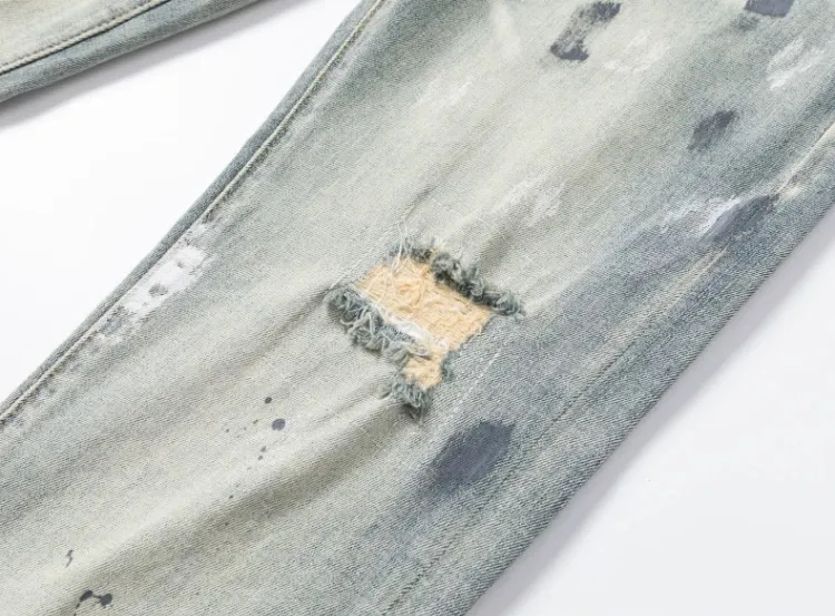 #N22 P246💰 (Top version) AMIRI hot high street jeans slim fit stretch washed knife cut trousers for men AMIRI amiri is transliterated as Emil, which is the name of the founder. Mike Amiri, the founder of amiri, grew up in Los Angeles, USA. He was influenced by local street culture and Punk Rock since childhood, so he founded the amiri brand named after himself. A variety of trendy clothing meets the needs of different fashion players. Amiri clothing has novel and unique styles and is a well-known street brand in the United States. The styles and styles of many clothes are loved by many street photographers. The various clothing styles meet the dressing needs of different people, show their unique temperament, and show the trend of dressing. amiri's jeans are relatively famous. Not only do they have many styles, but the quality of the jeans is also very good. Many celebrities have also worn amiri brand jeans. Color: Picture color Size: 28, 30, 32, 34, 36 28 30 32 34 36 Waist 71 76 81 86 91 Qianlang 26.5 27.5 28.5 29.5 30.5 Hou Lang 37 38 39 40 41 Foot 14 14.8 15.6 16.4 17.2 Foreign Minister 100 102 104 106 107