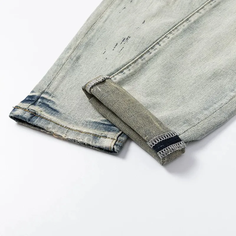 #N22 P246💰 (Top version) AMIRI hot high street jeans slim fit stretch washed knife cut trousers for men AMIRI amiri is transliterated as Emil, which is the name of the founder. Mike Amiri, the founder of amiri, grew up in Los Angeles, USA. He was influenced by local street culture and Punk Rock since childhood, so he founded the amiri brand named after himself. A variety of trendy clothing meets the needs of different fashion players. Amiri clothing has novel and unique styles and is a well-known street brand in the United States. The styles and styles of many clothes are loved by many street photographers. The various clothing styles meet the dressing needs of different people, show their unique temperament, and show the trend of dressing. amiri's jeans are relatively famous. Not only do they have many styles, but the quality of the jeans is also very good. Many celebrities have also worn amiri brand jeans. Color: Picture color Size: 28, 30, 32, 34, 36 28 30 32 34 36 Waist 71 76 81 86 91 Qianlang 26.5 27.5 28.5 29.5 30.5 Hou Lang 37 38 39 40 41 Foot 14 14.8 15.6 16.4 17.2 Foreign Minister 100 102 104 106 107