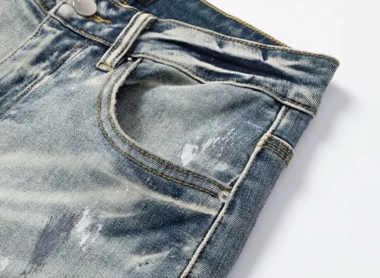 #N22 P246💰 (Top version) AMIRI hot high street jeans slim fit stretch washed knife cut trousers for men AMIRI amiri is transliterated as Emil, which is the name of the founder. Mike Amiri, the founder of amiri, grew up in Los Angeles, USA. He was influenced by local street culture and Punk Rock since childhood, so he founded the amiri brand named after himself. A variety of trendy clothing meets the needs of different fashion players. Amiri clothing has novel and unique styles and is a well-known street brand in the United States. The styles and styles of many clothes are loved by many street photographers. The various clothing styles meet the dressing needs of different people, show their unique temperament, and show the trend of dressing. amiri's jeans are relatively famous. Not only do they have many styles, but the quality of the jeans is also very good. Many celebrities have also worn amiri brand jeans. Color: Picture color Size: 28, 30, 32, 34, 36 28 30 32 34 36 Waist 71 76 81 86 91 Qianlang 26.5 27.5 28.5 29.5 30.5 Hou Lang 37 38 39 40 41 Foot 14 14.8 15.6 16.4 17.2 Foreign Minister 100 102 104 106 107