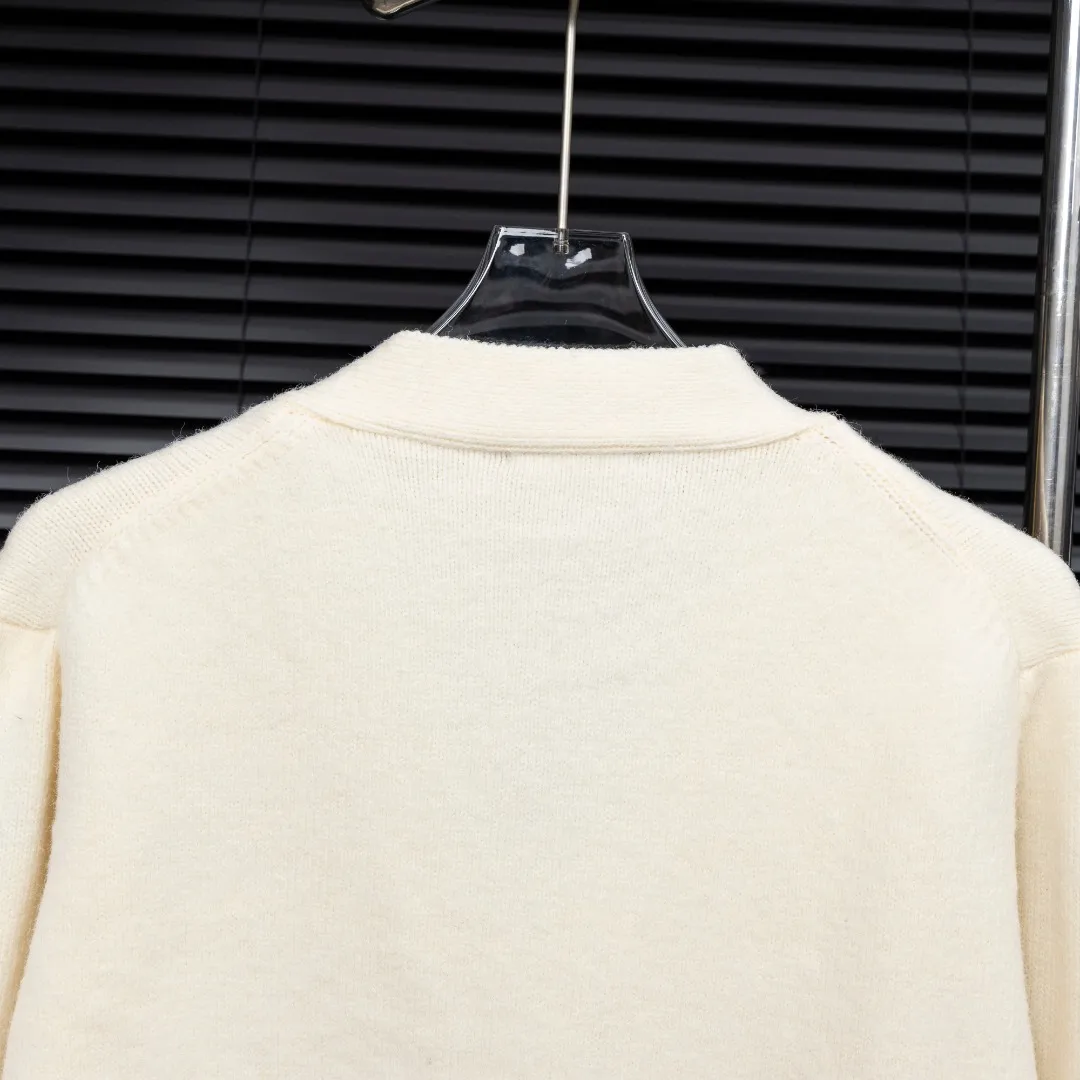 P360 Style: AMIRI Emile bone splicing long-sleeved knitted cardigan jacket Size: S-XXL Fabric: Wool blend Accessories: Full set of customized original accessories No gender distinction, same style for men and women
