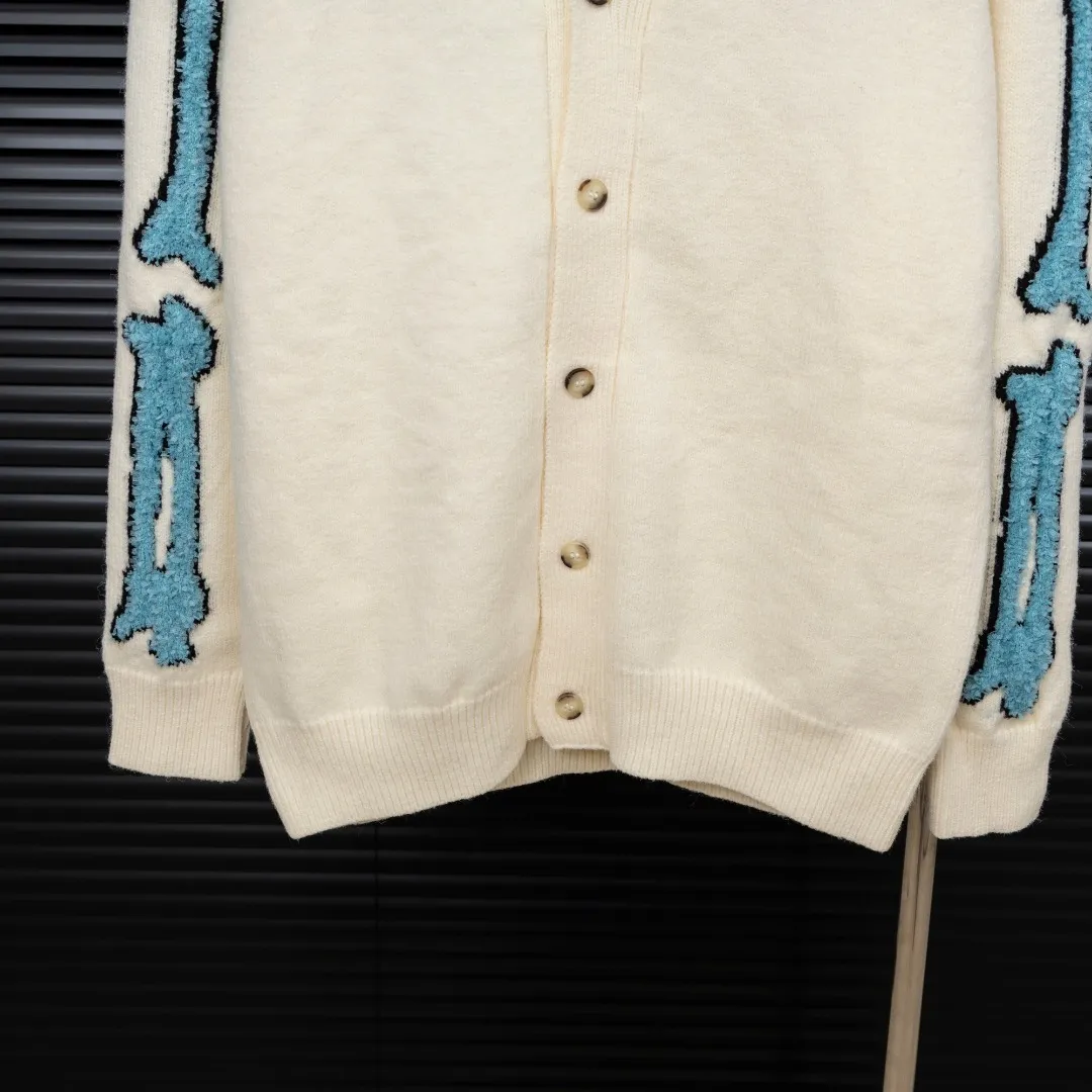 P360 Style: AMIRI Emile bone splicing long-sleeved knitted cardigan jacket Size: S-XXL Fabric: Wool blend Accessories: Full set of customized original accessories No gender distinction, same style for men and women