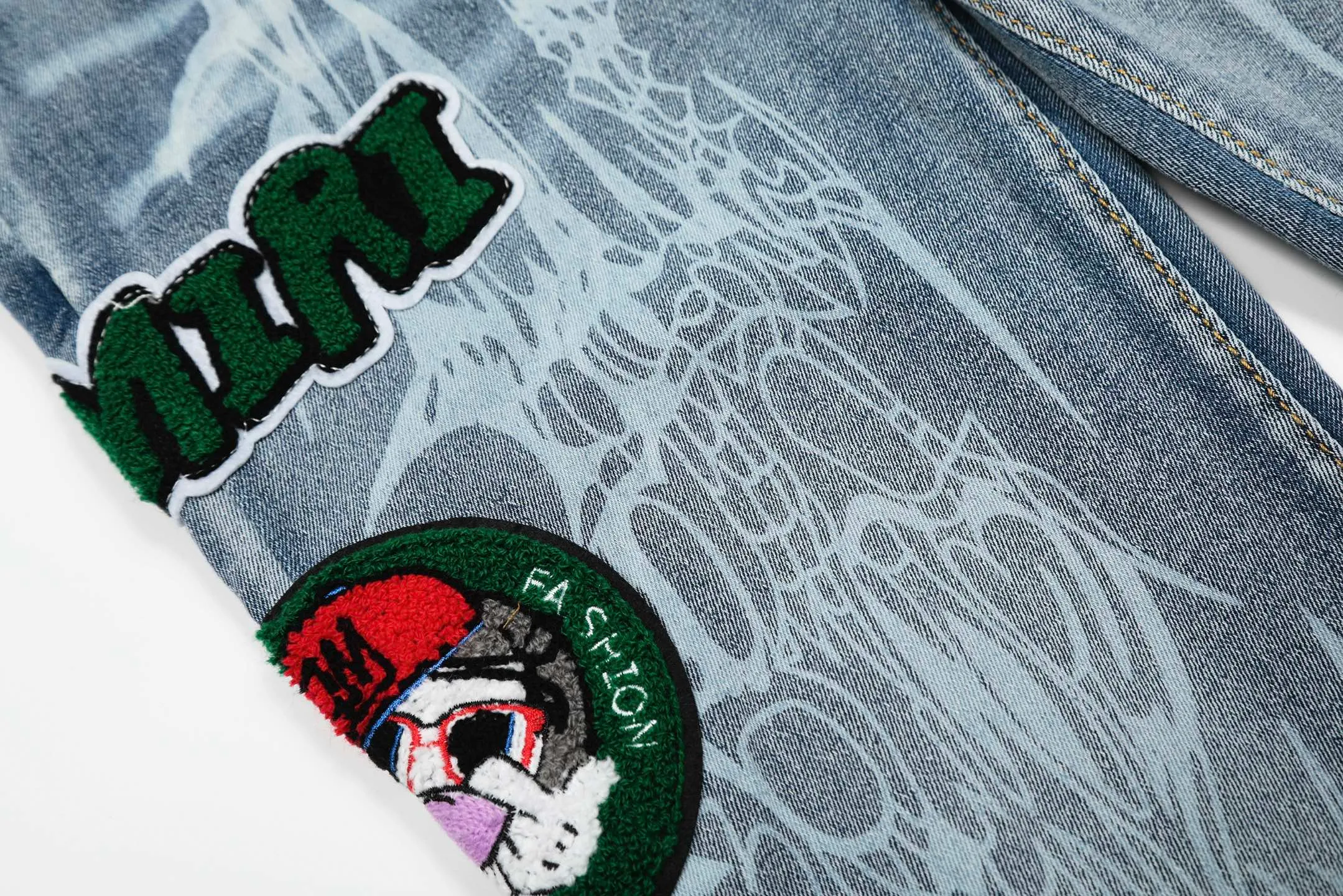 #M54 P168💰 AMIRI patch embroidery jeans trousers AMIRI high street basic ripped tight elastic jeans trousers amiri brand jeans break the production process and cutting of the original jeans, the fabrics are softer and more comfortable Hand-sewn collar label Customized logo buttons Genuine leather tag Color: Picture color Size: 30-32-34-36
