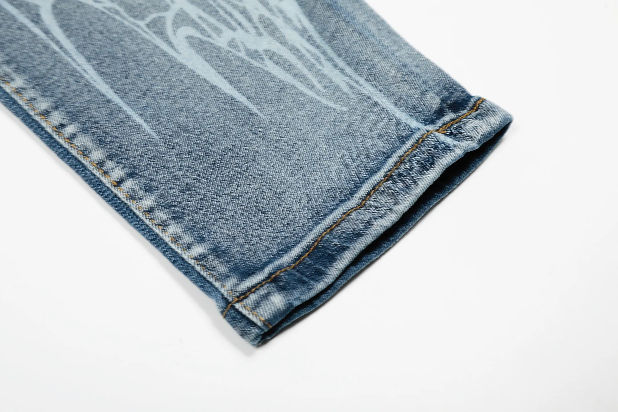 #M54 P168💰 AMIRI patch embroidery jeans trousers AMIRI high street basic ripped tight elastic jeans trousers amiri brand jeans break the production process and cutting of the original jeans, the fabrics are softer and more comfortable Hand-sewn collar label Customized logo buttons Genuine leather tag Color: Picture color Size: 30-32-34-36