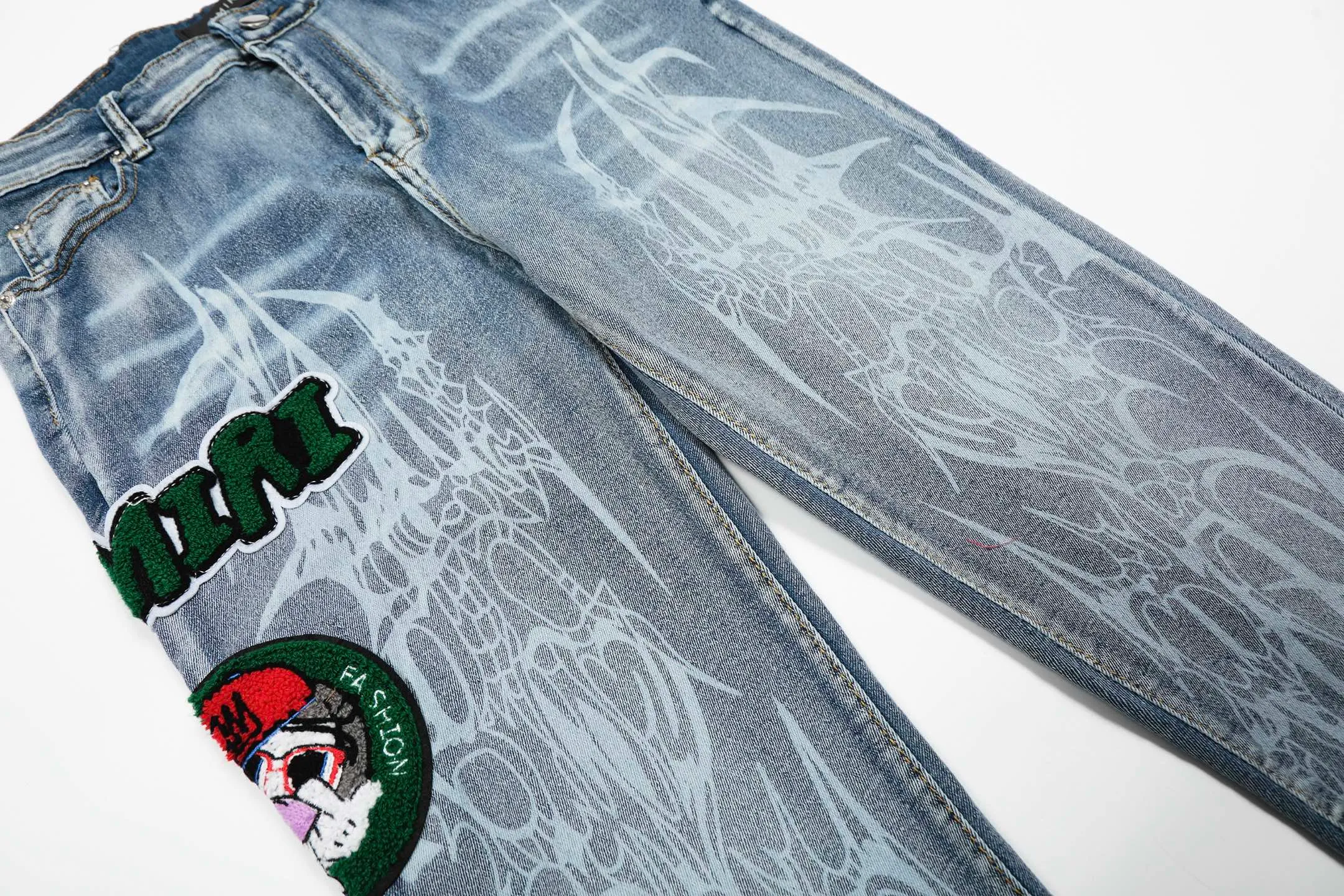 #M54 P168💰 AMIRI patch embroidery jeans trousers AMIRI high street basic ripped tight elastic jeans trousers amiri brand jeans break the production process and cutting of the original jeans, the fabrics are softer and more comfortable Hand-sewn collar label Customized logo buttons Genuine leather tag Color: Picture color Size: 30-32-34-36