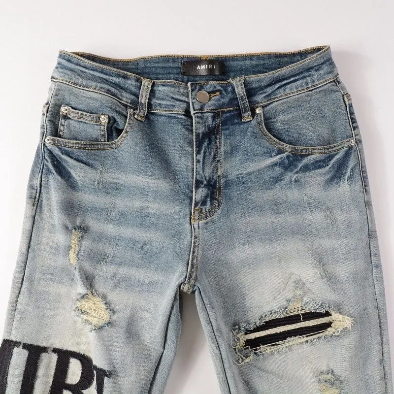 P180 Top replica AMIRI splash-ink medal patch embroidered jeans trousers AMIRI high street basic ripped tight stretch jeans trousers Amiriamiri is transliterated as Emil, which is the name of the founder. Mike Amiri, the founder of amiri, grew up in Los Angeles, USA. He was influenced by the local street culture Rock since he was a child, so he founded the amiri brand named after himself. A variety of trendy brand clothing meets the needs of different fashion players. Amiri clothing has novel and unique styles and is a well-known street brand in the United States. Many of its styles and styles are loved by many street photographers. Various clothing styles meet the needs of different people, show their unique temperament, and show the trend of dressing. amiri's jeans are relatively famous. Not only do they have many styles, but the quality of the jeans is also very good. Many celebrities have also worn amiri brand jeans.  The jeans of the amiri brand break through the production process and cutting of the original jeans. The fabrics are relatively soft and comfortable, and are not as hard as some jeans, which can irritate the skin and cause the skin to bleed when worn. Los Angeles trendy brand Amiri's jeans are made with great detail from tailoring to texture, adding wrinkles, bullet holes, damage and other details to add to the trendiness of the jeans. You can choose the style that suits you according to your own needs. Only when you wear a suitable style can you have a certain sense of fashion.  In recent years, high street has become a word that appears more and more frequently in men's clothing. High street style has also become an important direction for everyone's matching. High street related items are basically inseparable from oversize or off-shoulder tops. The lower body is matched with trackpants or tight-fitting denim. In my opinion, the most representative one is perhaps annihilation. Color; picture color Size: m l xl xxl