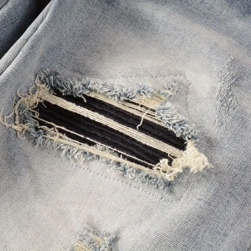 P180 Top replica AMIRI splash-ink medal patch embroidered jeans trousers AMIRI high street basic ripped tight stretch jeans trousers Amiriamiri is transliterated as Emil, which is the name of the founder. Mike Amiri, the founder of amiri, grew up in Los Angeles, USA. He was influenced by the local street culture Rock since he was a child, so he founded the amiri brand named after himself. A variety of trendy brand clothing meets the needs of different fashion players. Amiri clothing has novel and unique styles and is a well-known street brand in the United States. Many of its styles and styles are loved by many street photographers. Various clothing styles meet the needs of different people, show their unique temperament, and show the trend of dressing. amiri's jeans are relatively famous. Not only do they have many styles, but the quality of the jeans is also very good. Many celebrities have also worn amiri brand jeans.  The jeans of the amiri brand break through the production process and cutting of the original jeans. The fabrics are relatively soft and comfortable, and are not as hard as some jeans, which can irritate the skin and cause the skin to bleed when worn. Los Angeles trendy brand Amiri's jeans are made with great detail from tailoring to texture, adding wrinkles, bullet holes, damage and other details to add to the trendiness of the jeans. You can choose the style that suits you according to your own needs. Only when you wear a suitable style can you have a certain sense of fashion.  In recent years, high street has become a word that appears more and more frequently in men's clothing. High street style has also become an important direction for everyone's matching. High street related items are basically inseparable from oversize or off-shoulder tops. The lower body is matched with trackpants or tight-fitting denim. In my opinion, the most representative one is perhaps annihilation. Color; picture color Size: m l xl xxl