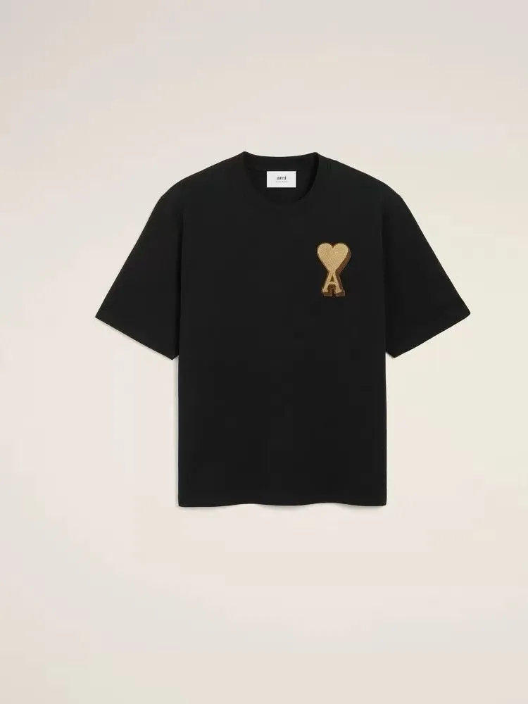 1238# AMI PARIS 25 [New product for autumn and winter] Classic golden ADC towel embroidered love embroidered short-sleeved T-shirt. Customized 230g double yarn pure cotton fabric with 280G rib. New main wheat. Washable wheat QR code can be scanned. Same style for men and women. Color: black. Size: S-XL