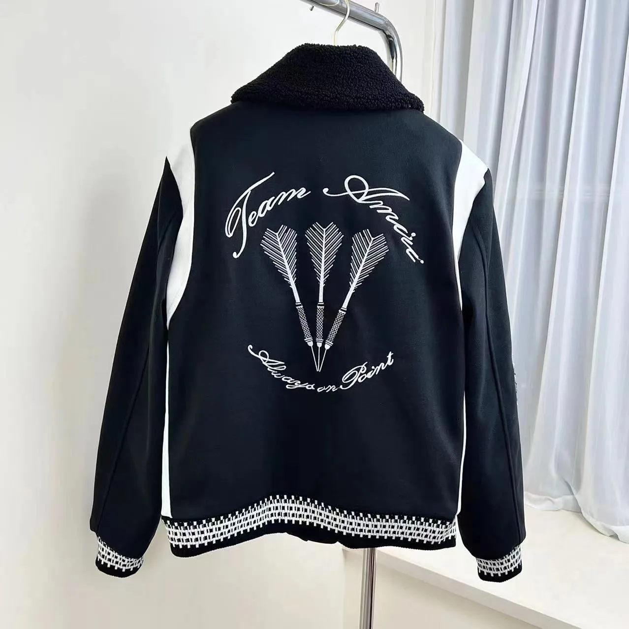 7045#P536 Cotton 258.AMIRI22 autumn and winter letter embroidered badge popular casual long-sleeved baseball uniform and cotton jacket. Color: black. Size: S M L XL