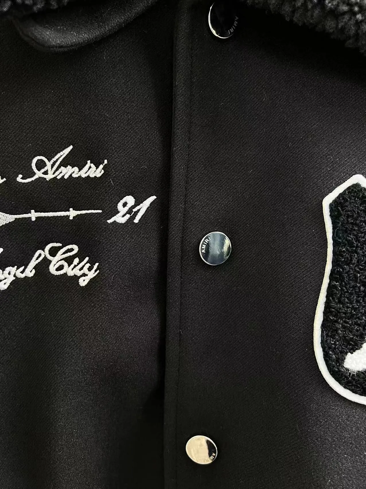 7045#P536 Cotton 258.AMIRI22 autumn and winter letter embroidered badge popular casual long-sleeved baseball uniform and cotton jacket. Color: black. Size: S M L XL
