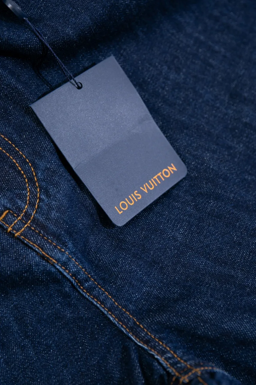 LV 2024 FW new autumn and winter cotton denim blue casual shorts, classic fit, Damier nubuck label decoration on the back waist, LV Ropes embroidered rope effect, with brand patch logo, metal lettering studs and buttons
