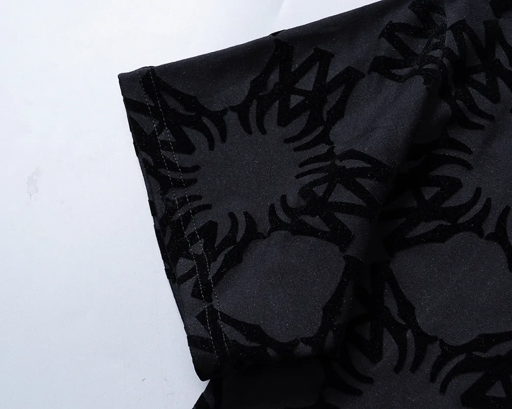 P130 Mili's 2026 spring and summer new men's round-neck short-sleeved T-shirt, all over the body with flocking printing technology, the style is fashionable and handsome, the fabric is comfortable, the workmanship is rigorous, and the wiring is neat. Good upper body effect·Size M-3XL black