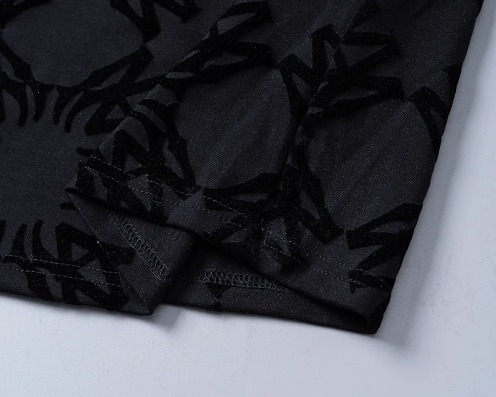 P130 Mili's 2026 spring and summer new men's round-neck short-sleeved T-shirt, all over the body with flocking printing technology, the style is fashionable and handsome, the fabric is comfortable, the workmanship is rigorous, and the wiring is neat. Good upper body effect·Size M-3XL black