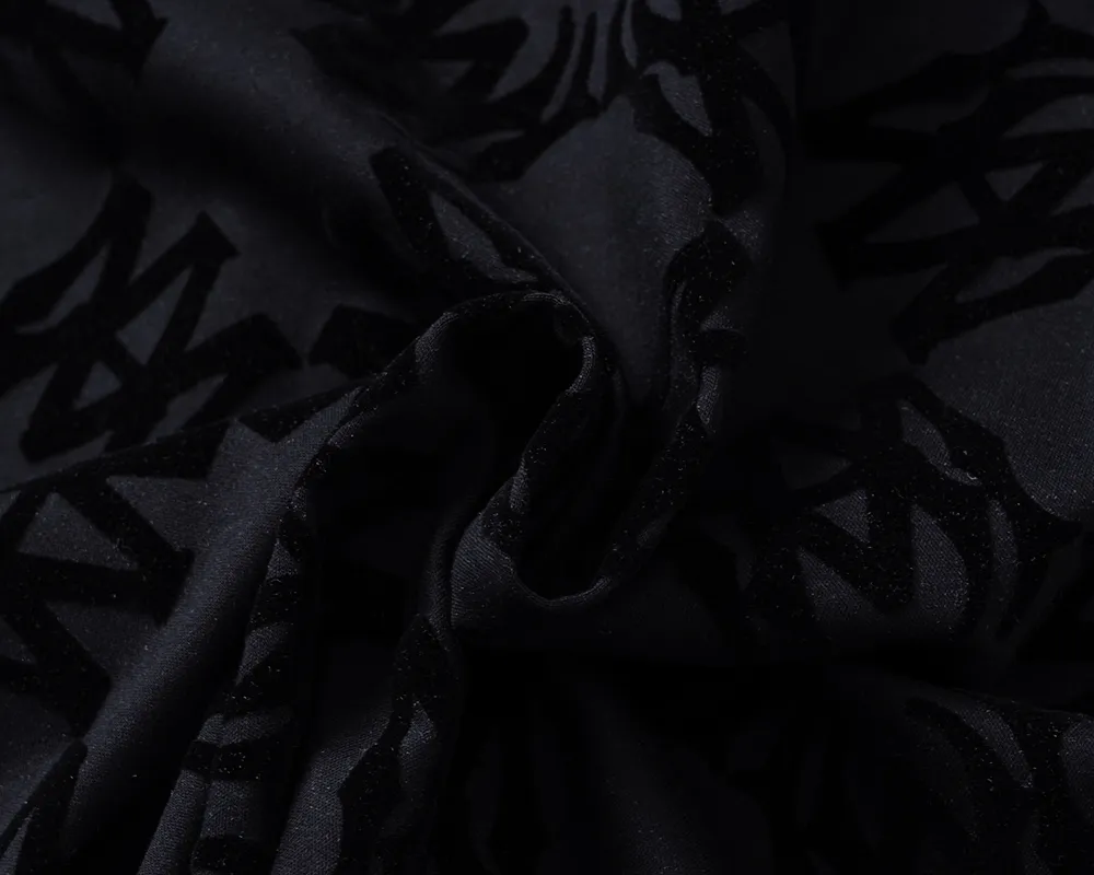 P130 Mili's 2026 spring and summer new men's round-neck short-sleeved T-shirt, all over the body with flocking printing technology, the style is fashionable and handsome, the fabric is comfortable, the workmanship is rigorous, and the wiring is neat. Good upper body effect·Size M-3XL black