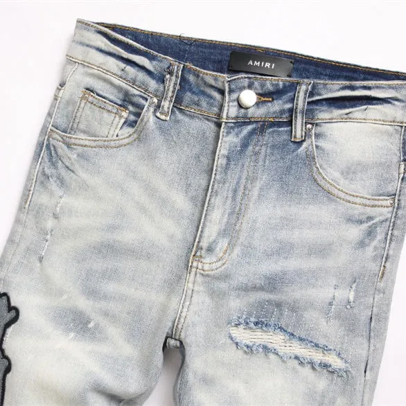P180 Top replica AMIRI jeans trousers AMIRI high street basic ripped tight stretch jeans trousers Amiriamiri is transliterated as Emil, which is the name of the founder. Mike Amiri, the founder of amiri, grew up in Los Angeles, USA, and was influenced by the local street culture Rock since he was a child. Therefore, he founded the amiri brand named after himself. A variety of trendy clothing meets the needs of different fashion players. Amiri clothing has novel and unique styles and is a well-known street brand in the United States. Many of its styles and styles are loved by many street photographers. Various clothing styles meet the needs of different people, show their unique temperament, and show the trend of dressing. amiri's jeans are relatively famous. Not only do they have many styles, but the quality of the jeans is also very good. Many celebrities have also worn amiri brand jeans.  The jeans of the amiri brand break through the production process and cutting of the original jeans. The fabrics are relatively soft and comfortable, and are not as hard as some jeans, which can irritate the skin and cause the skin to bleed when worn. Los Angeles trendy brand Amiri's jeans are made with great detail from tailoring to texture, adding wrinkles, bullet holes, damage and other details to add to the trendiness of the jeans. You can choose the style that suits you according to your own needs. Only when you wear a suitable style can you have a certain sense of fashion.  In recent years, high street has become a word that appears more and more frequently in men's clothing. High street style has also become an important direction for everyone's matching. High street related items are basically inseparable from oversize or off-shoulder tops. The lower body is matched with trackpants or tight-fitting denim. In my opinion, the most representative one is perhaps annihilation. Color; picture color Size: m l xl xxl
