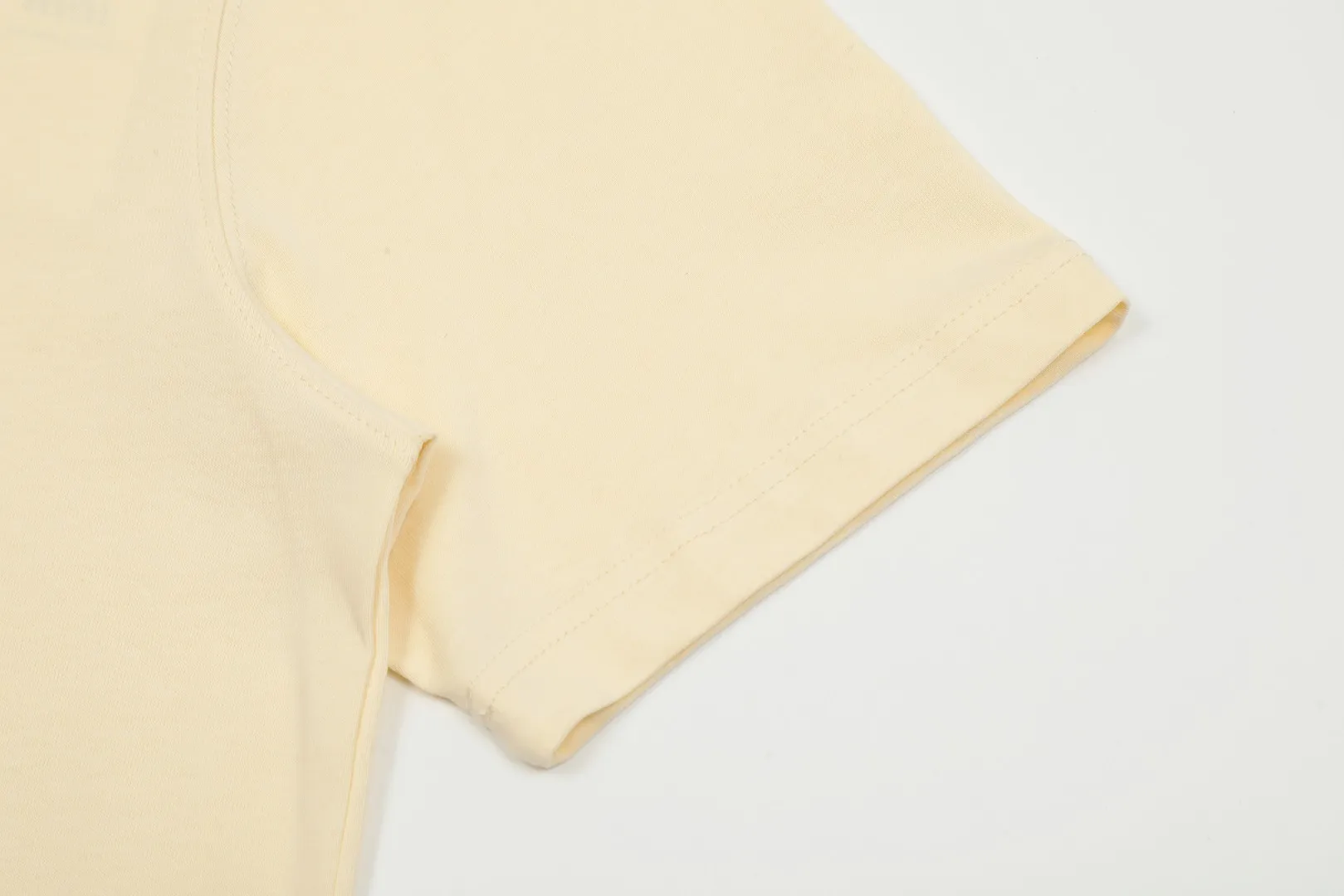 Ami Amy 2024ss autumn classic small embroidered love short sleeves ✅240G Xinjiang long-staple cotton top double yarn, shrinkage rate controlled at 2%, export-grade solid color quality, truly not easy to deform, shrink, and not fade ✅Maximum size can be worn 230 pounds, no pressure to export to Europe and the United States, size S-XL Color: 7 colors, white, black, gray, sky blue, navy, sapphire blue, dark green, coffee, brown, apricot Egg yolk, wine red, meat powder, taro purple