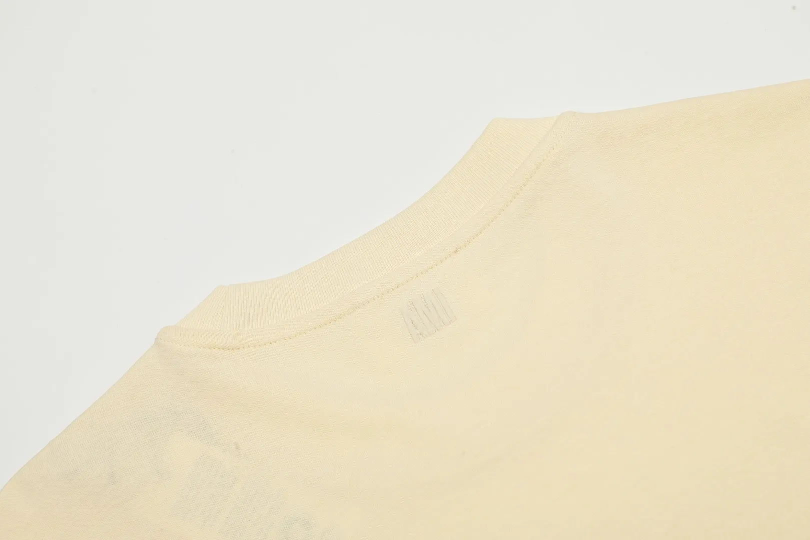 Ami Amy 2024ss autumn classic small embroidered love short sleeves ✅240G Xinjiang long-staple cotton top double yarn, shrinkage rate controlled at 2%, export-grade solid color quality, truly not easy to deform, shrink, and not fade ✅Maximum size can be worn 230 pounds, no pressure to export to Europe and the United States, size S-XL Color: 7 colors, white, black, gray, sky blue, navy, sapphire blue, dark green, coffee, brown, apricot Egg yolk, wine red, meat powder, taro purple