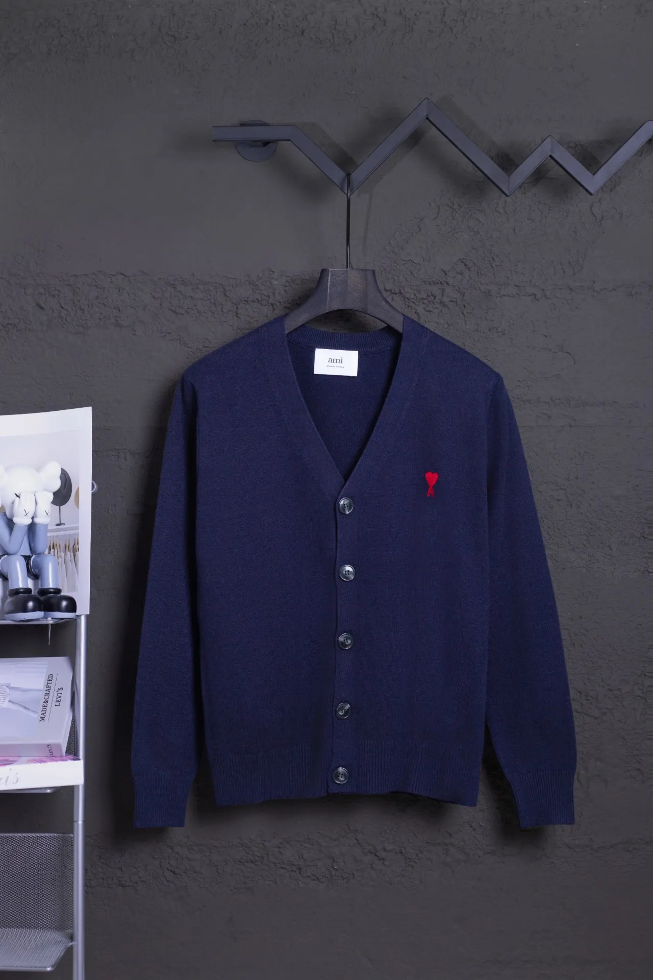 P176 Style No.: MQ803 AMI Classic Little Love Series Embroidered Cardigan Sweater Highest Version Supports Comparison Color: Royal Blue, Size: S-XL