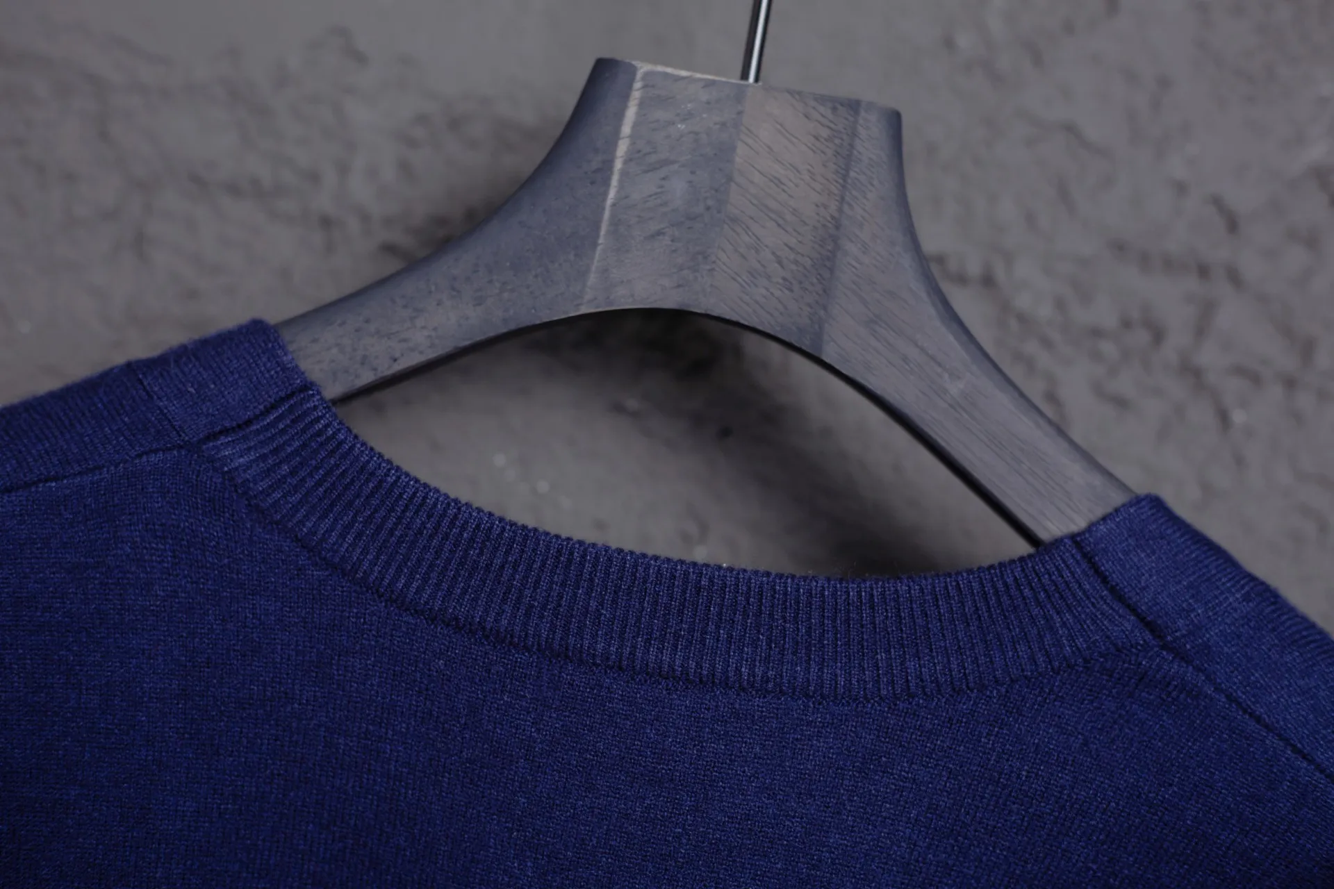 P176 Style No.: MQ803 AMI Classic Little Love Series Embroidered Cardigan Sweater Highest Version Supports Comparison Color: Royal Blue, Size: S-XL