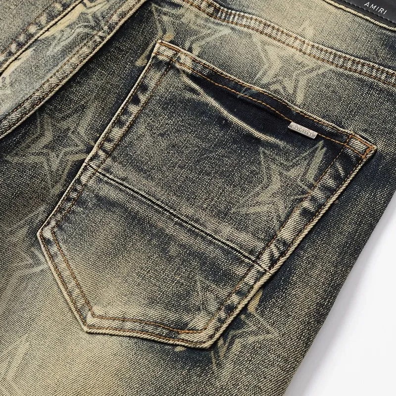 #N19 P246💰 (Top version) AMIRI hot high street jeans slim fit stretch washed knife cut trousers men's fashion AMIRI amiri is transliterated as Emil, which is the name of the founder. Mike Amiri, the founder of amiri, grew up in Los Angeles, USA. He was influenced by local street culture and Punk Rock since childhood, so he founded the amiri brand named after himself. A variety of trendy brand clothing meets the needs of different fashion players. Amiri clothing has novel and unique styles and is a well-known street brand in the United States. The styles and styles of many clothes are loved by many street photographers. The various clothing styles meet the dressing needs of different people, show their unique temperament, and show the trend of dressing. amiri's jeans are relatively famous. Not only do they have many styles, but the quality of the jeans is also very good. Many celebrities have also worn amiri brand jeans. Color: Picture color Size: 28, 30, 32, 34, 36 28 30 32 34 36 Waist 71 76 81 86 91 Qianlang 26.5 27.5 28.5 29.5 30.5 Hou Lang 37 38 39 40 41 Foot 14 14.8 15.6 16.4 17.2 Foreign Minister 100 102 104 106 107