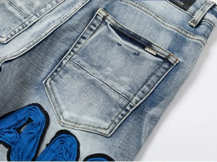 #N08 P246💰 (Extreme Version) AMIRI High Street Jeans Slim Fit Stretch Washed Knife Cut Hole Pants Men's Fashion AMIRI amiri is transliterated as Emil, which is the name of the founder. Mike Amiri, the founder of amiri, grew up in Los Angeles, USA. He was influenced by local street culture and Punk Rock since childhood, so he founded the amiri brand named after himself. A variety of trendy clothing meets the needs of different fashion players. Amiri clothing has novel and unique styles and is a well-known street brand in the United States. The styles and styles of many clothes are loved by many street photographers. The various clothing styles meet the dressing needs of different people, show their unique temperament, and show the trend of dressing. amiri's jeans are relatively famous. Not only do they have many styles, but the quality of the jeans is also very good. Many celebrities have also worn amiri brand jeans. Color: Picture color Size: 28, 30, 32, 34, 36 28 30 32 34 36 Waist 71 76 81 86 91 Qianlang 26.5 27.5 28.5 29.5 30.5 Hou Lang 37 38 39 40 41 Foot 14 14.8 15.6 16.4 17.2 Foreign Minister 100 102 104 106 107