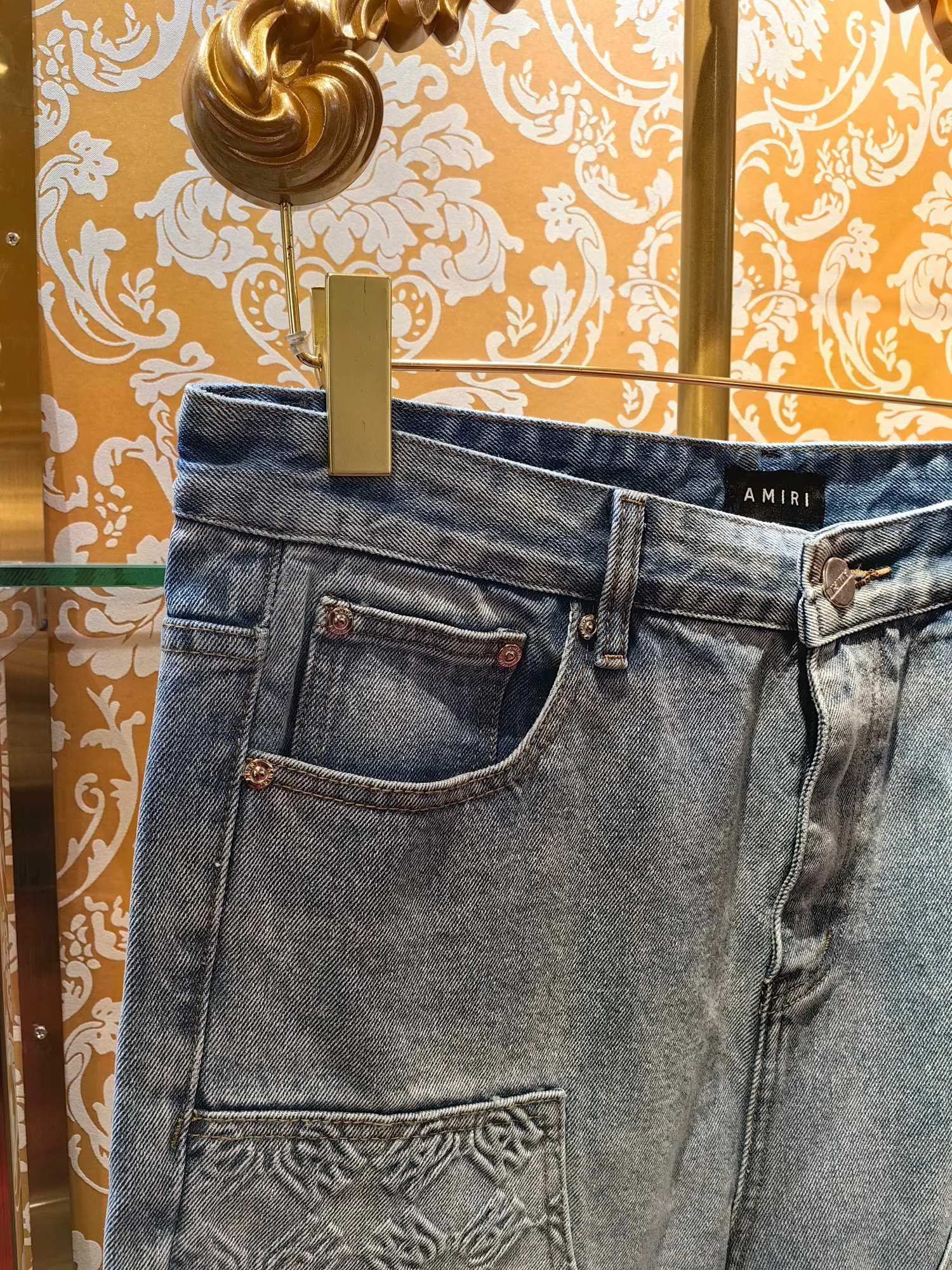 P340 AMIRI top version jeans 2026 latest product, original order, loose fit, original hardware accessories decorated with logo, super correct fit, extremely high grade, counter quality, fashionable upper body, customized buttons, full set of accessories, one-to-one mold customization color: light blue size: 29-38