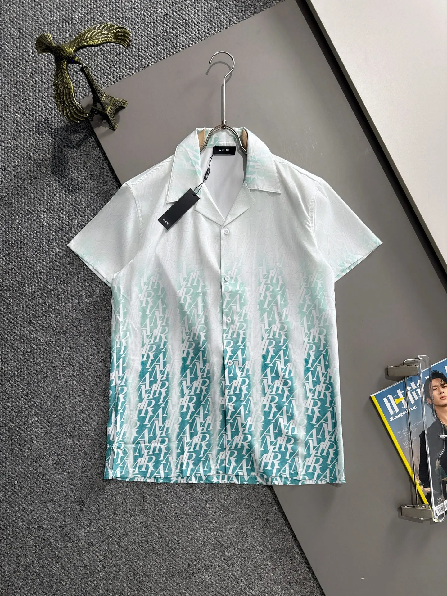 P360 AMIRI2025 summer classic LOGO design all-over printing suit, light and thin cotton full-body digital printing, made of high-quality polyester fiber fabric, breathable mesh lining is added to the pants, carefully created standard version, can be matched separately with clothes, versatile style for leisure time! The classic logo on the whole body is very eye-catching, showing a sense of luxury and style, becoming a classic and mainstream style that never goes out of style and is elegant! Extremely handsome, classic and heroic. Same style for men and women. Size: M-3XL (please note your height and weight when placing an order)