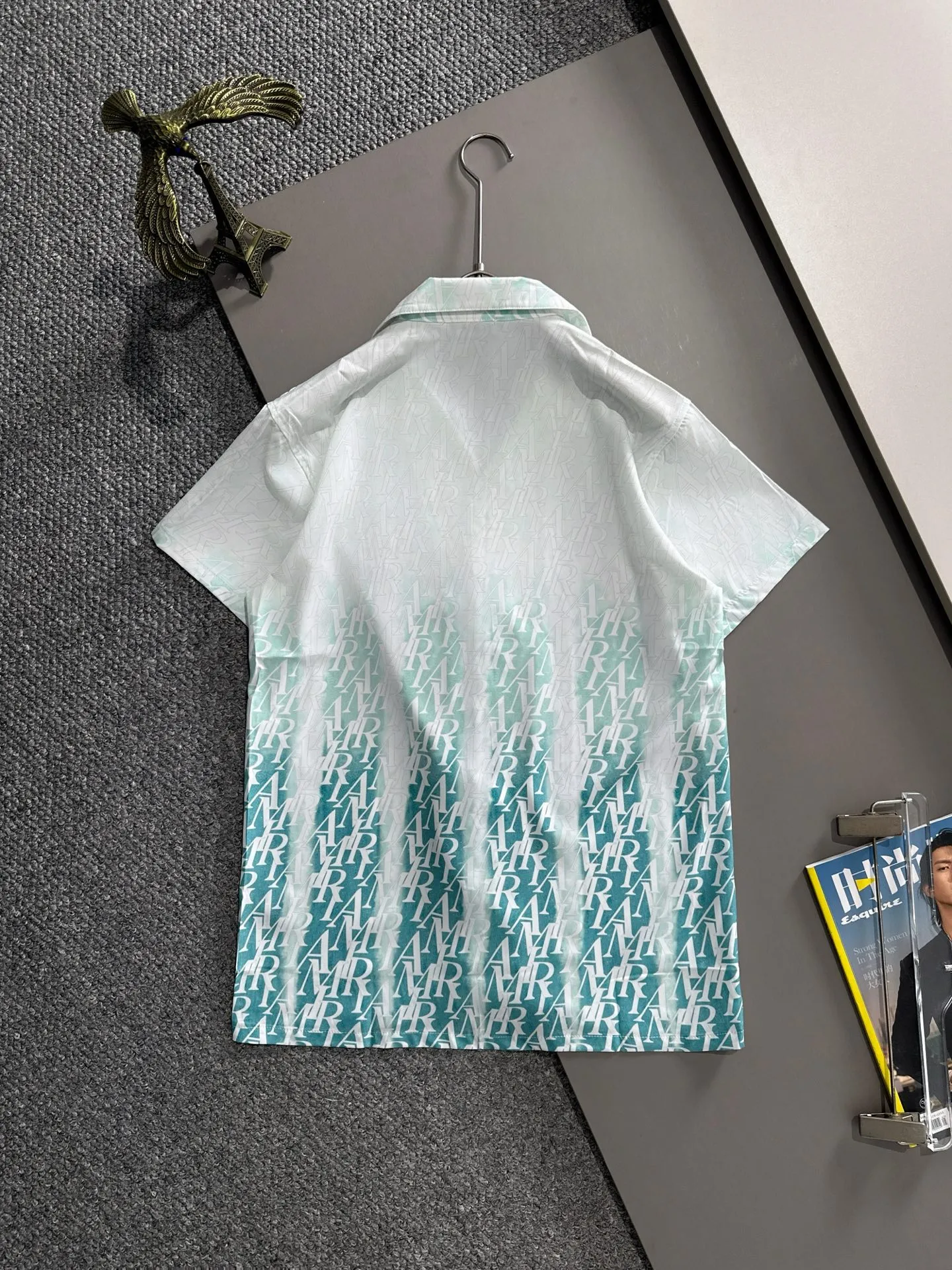 P360 AMIRI2025 summer classic LOGO design all-over printing suit, light and thin cotton full-body digital printing, made of high-quality polyester fiber fabric, breathable mesh lining is added to the pants, carefully created standard version, can be matched separately with clothes, versatile style for leisure time! The classic logo on the whole body is very eye-catching, showing a sense of luxury and style, becoming a classic and mainstream style that never goes out of style and is elegant! Extremely handsome, classic and heroic. Same style for men and women. Size: M-3XL (please note your height and weight when placing an order)