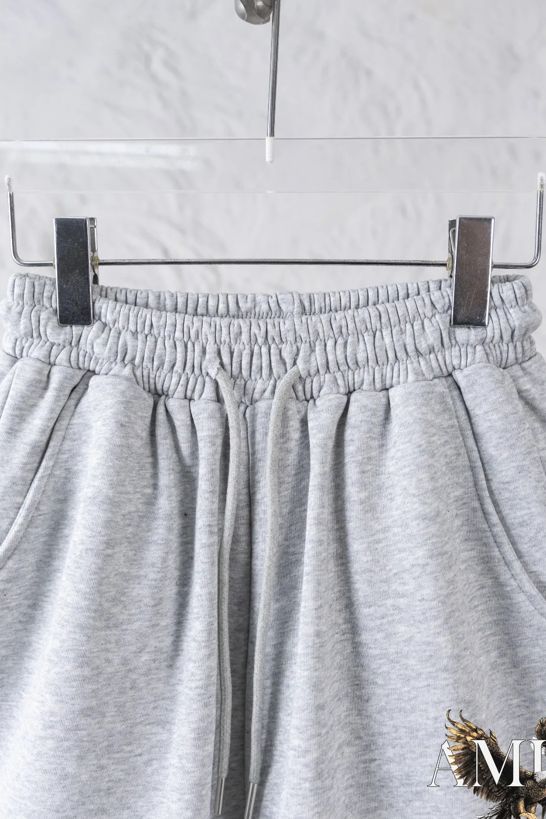 P180 AMIRI new shorts, classic printed shorts, light luxury, a must-have item for daily commuting for men and women, correct version, welcome to compare, detailed features · Made of 360g Xinjiang cotton double yarn fish scale terry fabric · Elastic waistband · Double needle stitching and cross-stitching process Color: black/grey Size: S M L XL XXL (please state your height and weight when placing an order)