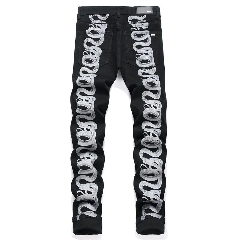P180 Top replica AMIRI splash-ink medal patch embroidered jeans trousers AMIRI high street basic ripped tight stretch jeans trousers Amiriamiri is transliterated as Emil, which is the name of the founder. Mike Amiri, the founder of amiri, grew up in Los Angeles, USA. He was influenced by the local street culture Rock since he was a child, so he founded the amiri brand named after himself. A variety of trendy brand clothing meets the needs of different fashion players. Amiri clothing has novel and unique styles and is a well-known street brand in the United States. Many of its styles and styles are loved by many street photographers. Various clothing styles meet the needs of different people, show their unique temperament, and show the trend of dressing. amiri's jeans are relatively famous. Not only do they have many styles, but the quality of the jeans is also very good. Many celebrities have also worn amiri brand jeans.  The jeans of the amiri brand break through the production process and cutting of the original jeans. The fabrics are relatively soft and comfortable, and are not as hard as some jeans, which can irritate the skin and cause the skin to bleed when worn. Los Angeles trendy brand Amiri's jeans are made with great detail from tailoring to texture, adding wrinkles, bullet holes, damage and other details to add to the trendiness of the jeans. You can choose the style that suits you according to your own needs. Only when you wear a suitable style can you have a certain sense of fashion.  In recent years, high street has become a word that appears more and more frequently in men's clothing. High street style has also become an important direction for everyone's matching. High street related items are basically inseparable from oversize or off-shoulder tops. The lower body is matched with trackpants or tight-fitting denim. In my opinion, the most representative one is perhaps annihilation. Color; picture color Size: m l xl xxl