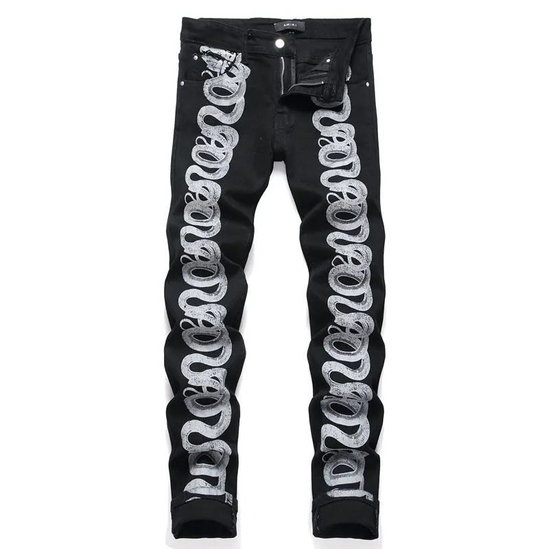 P180 Top replica AMIRI splash-ink medal patch embroidered jeans trousers AMIRI high street basic ripped tight stretch jeans trousers Amiriamiri is transliterated as Emil, which is the name of the founder. Mike Amiri, the founder of amiri, grew up in Los Angeles, USA. He was influenced by the local street culture Rock since he was a child, so he founded the amiri brand named after himself. A variety of trendy brand clothing meets the needs of different fashion players. Amiri clothing has novel and unique styles and is a well-known street brand in the United States. Many of its styles and styles are loved by many street photographers. Various clothing styles meet the needs of different people, show their unique temperament, and show the trend of dressing. amiri's jeans are relatively famous. Not only do they have many styles, but the quality of the jeans is also very good. Many celebrities have also worn amiri brand jeans.  The jeans of the amiri brand break through the production process and cutting of the original jeans. The fabrics are relatively soft and comfortable, and are not as hard as some jeans, which can irritate the skin and cause the skin to bleed when worn. Los Angeles trendy brand Amiri's jeans are made with great detail from tailoring to texture, adding wrinkles, bullet holes, damage and other details to add to the trendiness of the jeans. You can choose the style that suits you according to your own needs. Only when you wear a suitable style can you have a certain sense of fashion.  In recent years, high street has become a word that appears more and more frequently in men's clothing. High street style has also become an important direction for everyone's matching. High street related items are basically inseparable from oversize or off-shoulder tops. The lower body is matched with trackpants or tight-fitting denim. In my opinion, the most representative one is perhaps annihilation. Color; picture color Size: m l xl xxl
