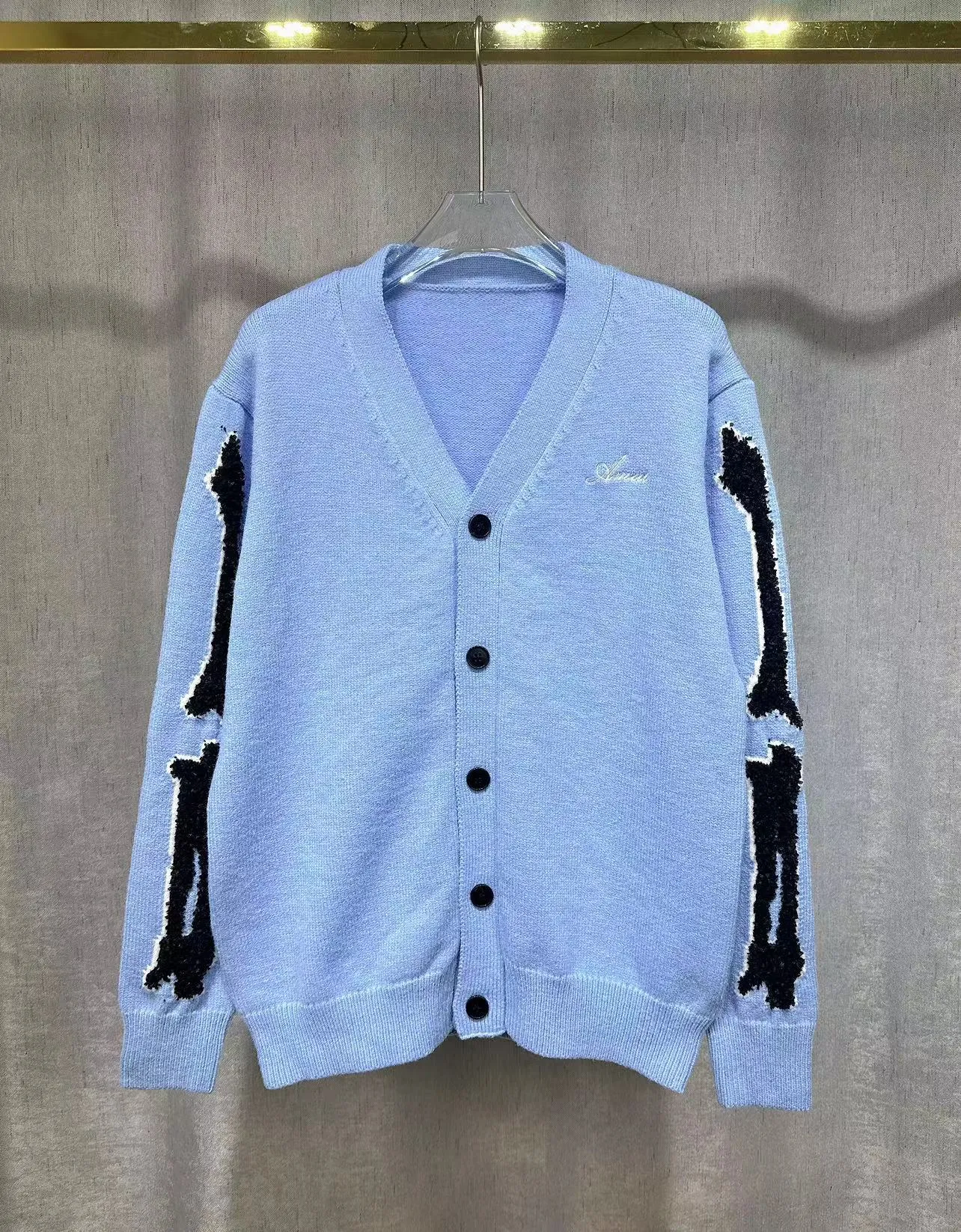 P270 🎉AMIRI new V-neck cardigan sweater, logo embroidery on the chest, 1:1 towel embroidery on the sleeves Color: apricot white, cerulean blue, black, size: S M L XL XXL