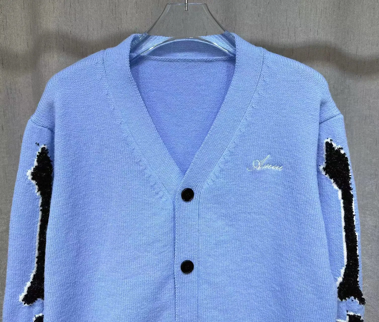P270 🎉AMIRI new V-neck cardigan sweater, logo embroidery on the chest, 1:1 towel embroidery on the sleeves Color: apricot white, cerulean blue, black, size: S M L XL XXL